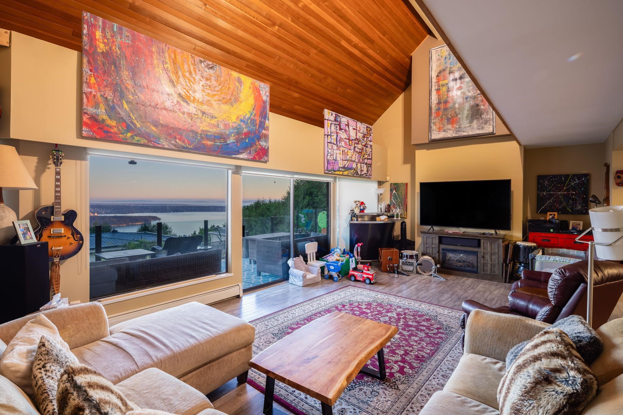 Listing image of 1591 CHARTWELL DRIVE