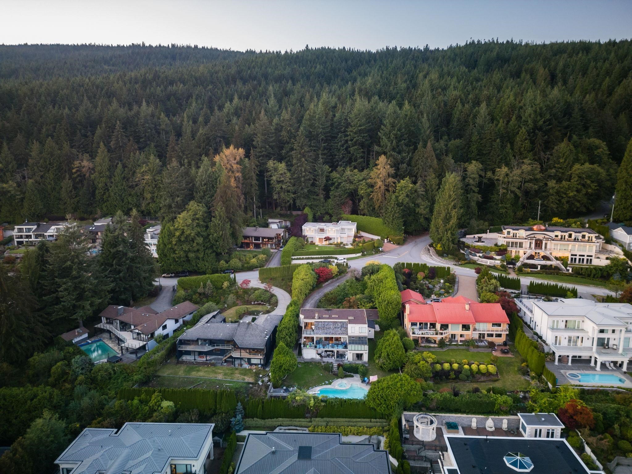 Listing image of 1591 CHARTWELL DRIVE