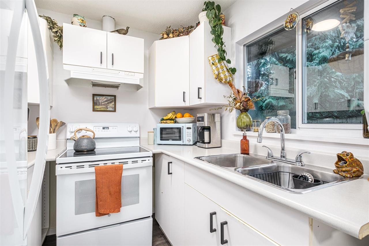 Listing image of 6780 MARINE DRIVE