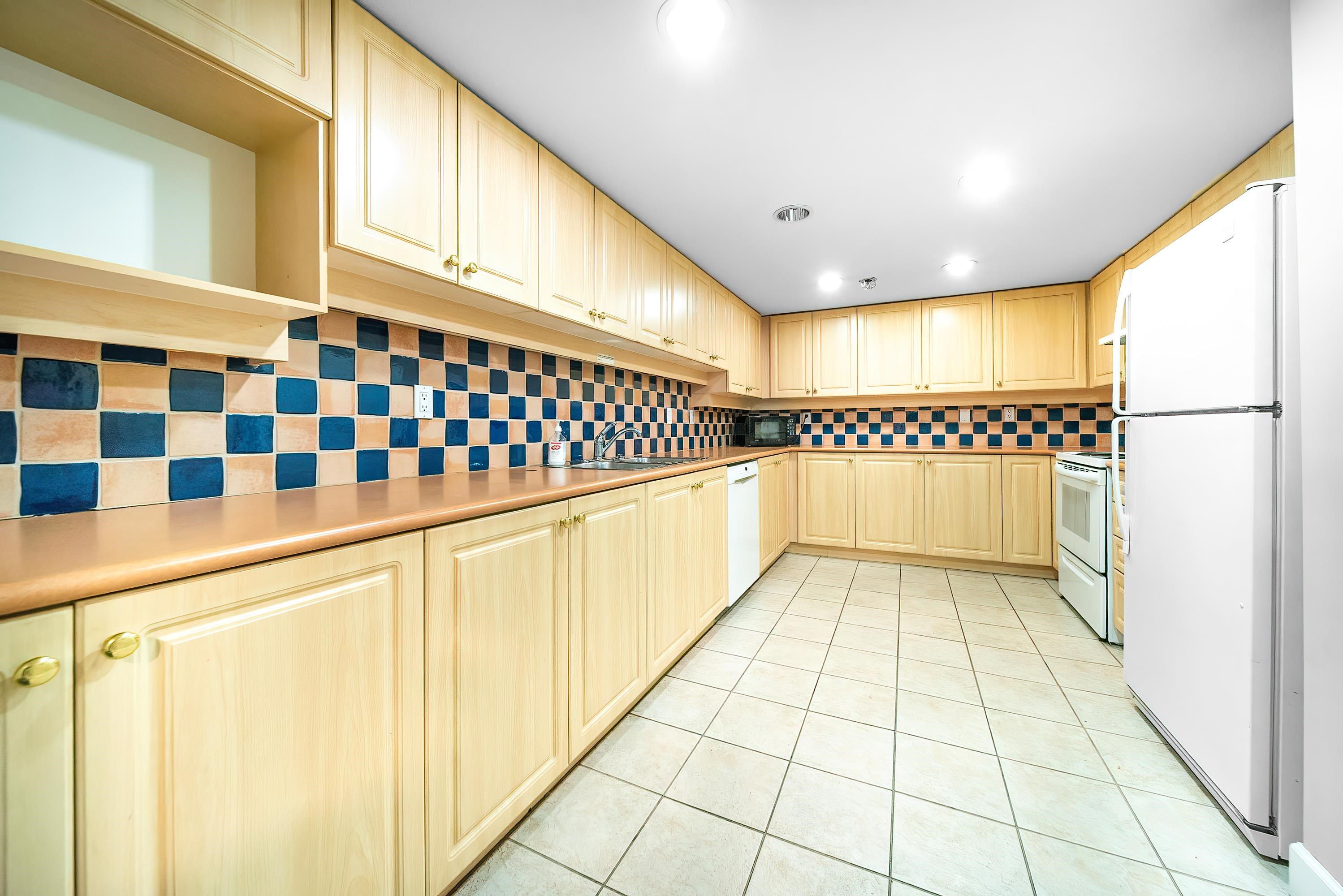 Listing image of 210 3629 DEERCREST DRIVE