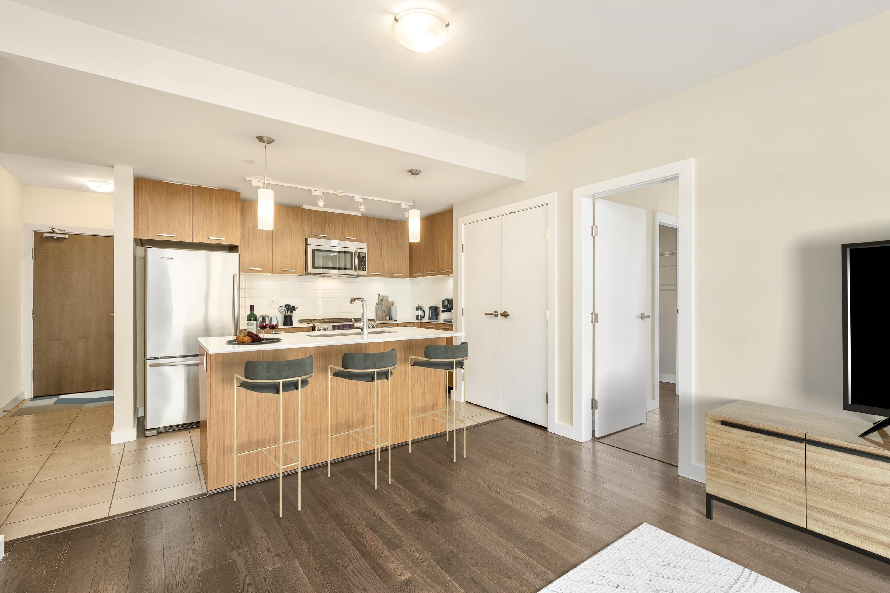 Listing image of 304 1177 MARINE DRIVE