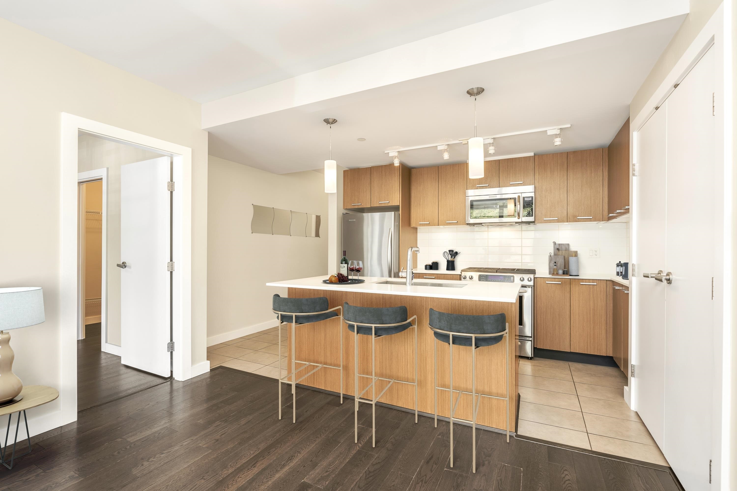 Listing image of 304 1177 MARINE DRIVE