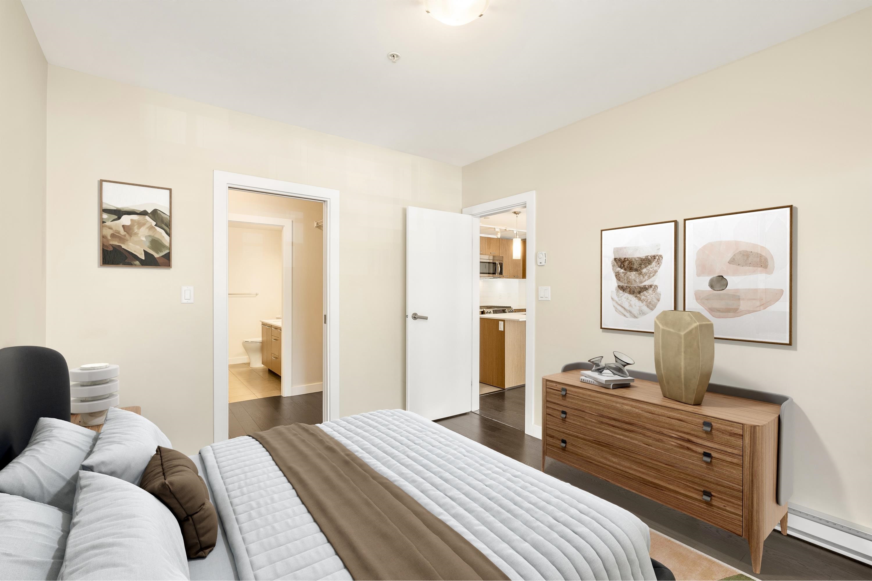 Listing image of 304 1177 MARINE DRIVE