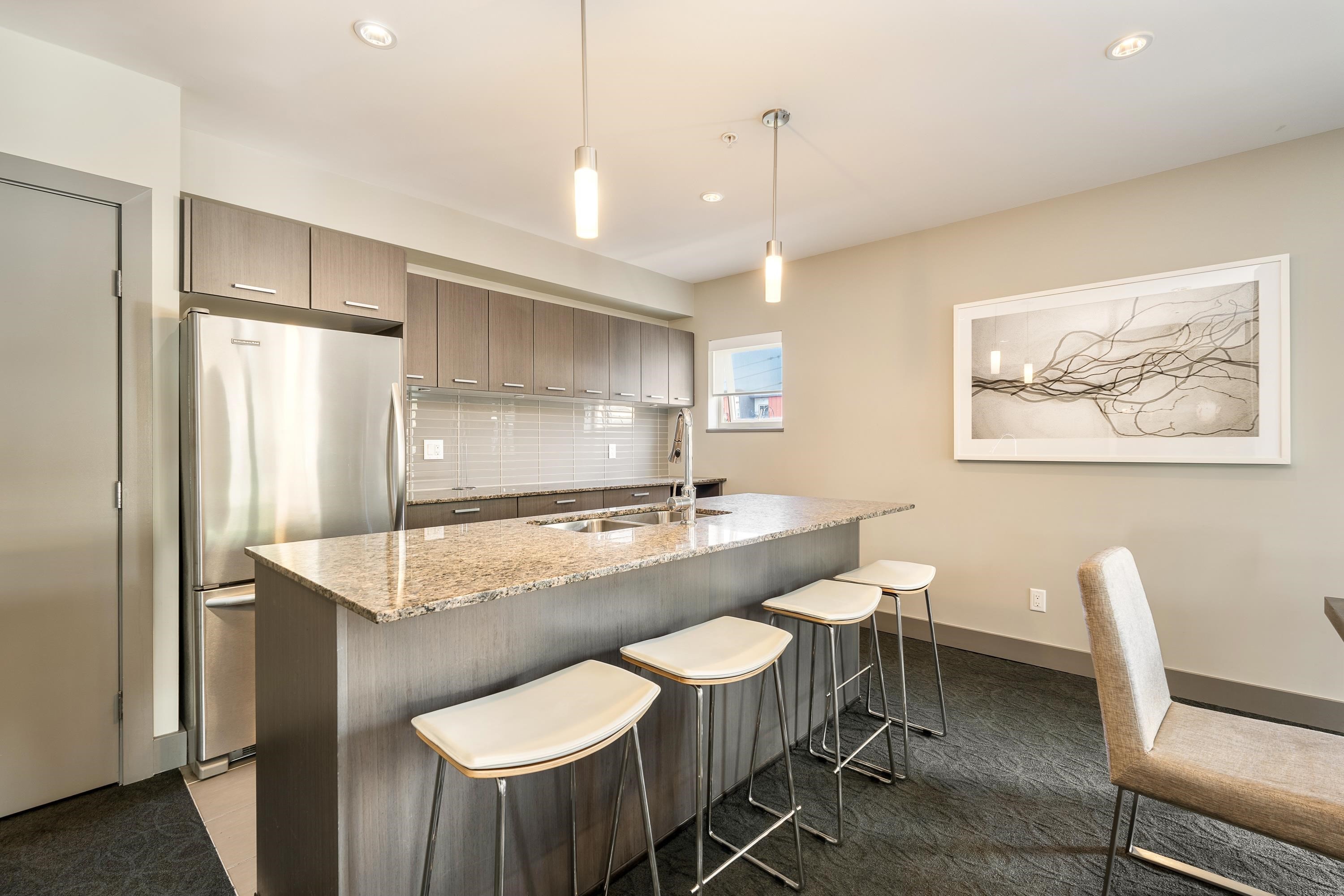 Listing image of 304 1177 MARINE DRIVE
