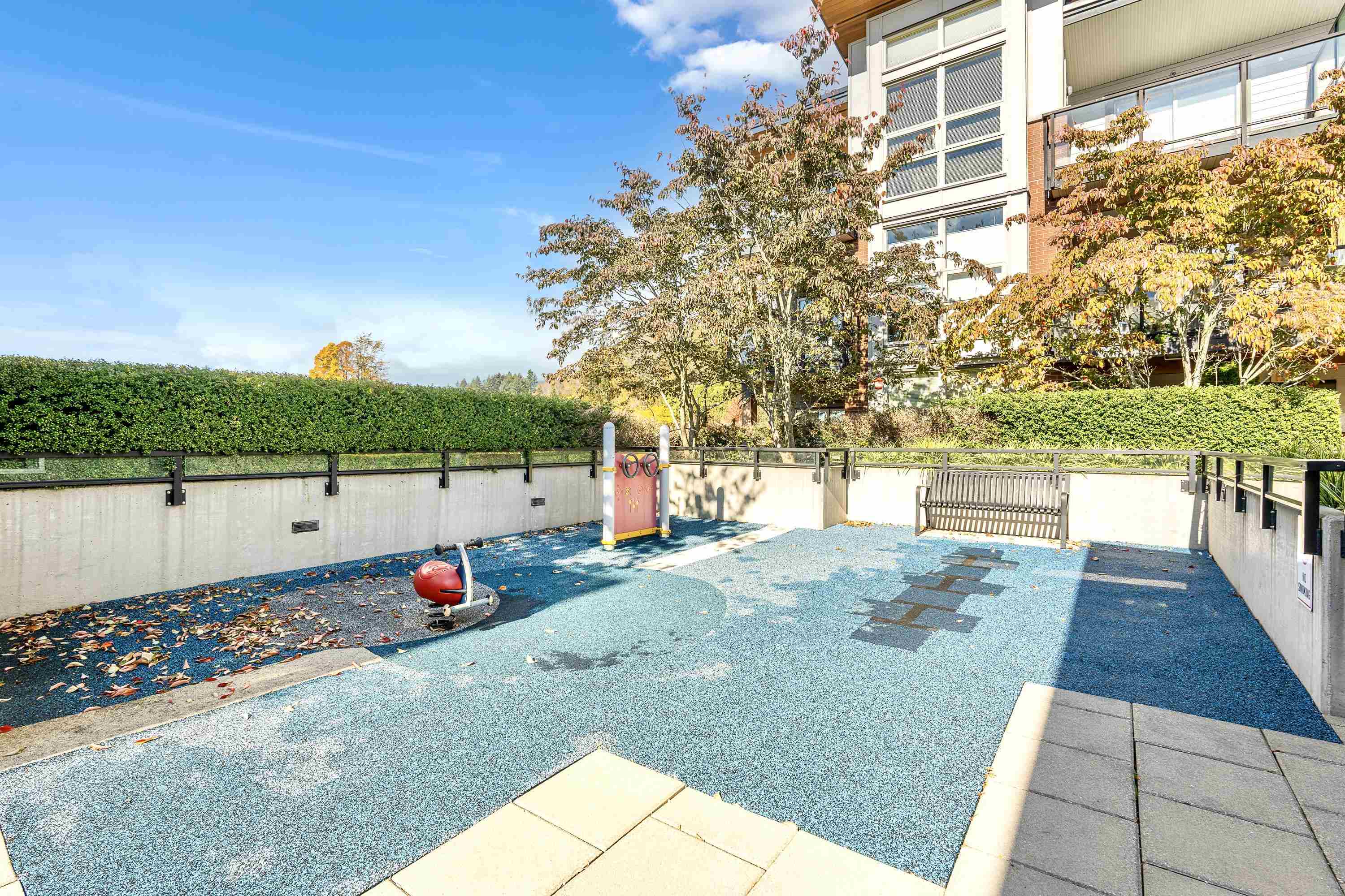 Listing image of 304 1177 MARINE DRIVE