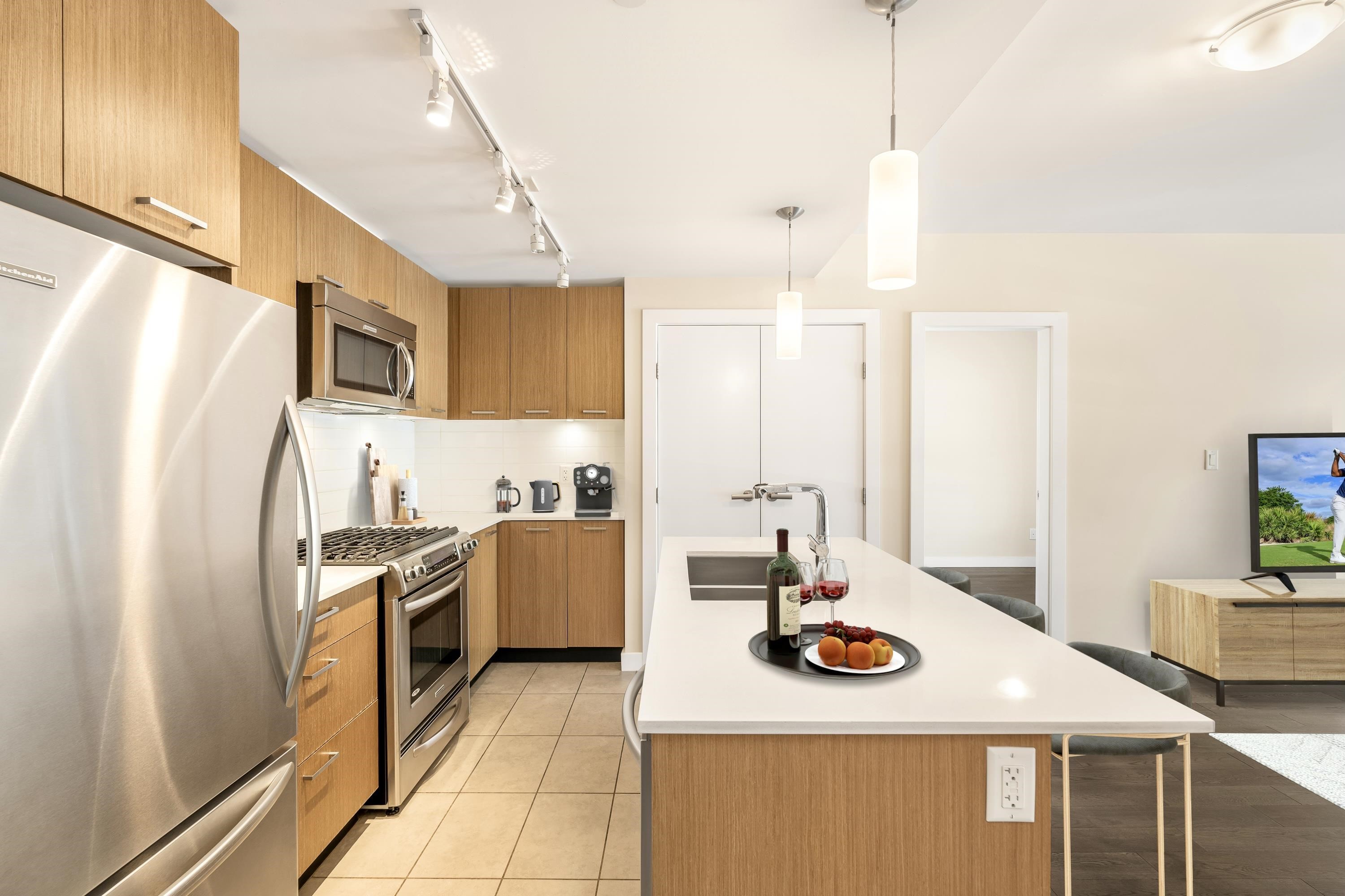 Listing image of 304 1177 MARINE DRIVE
