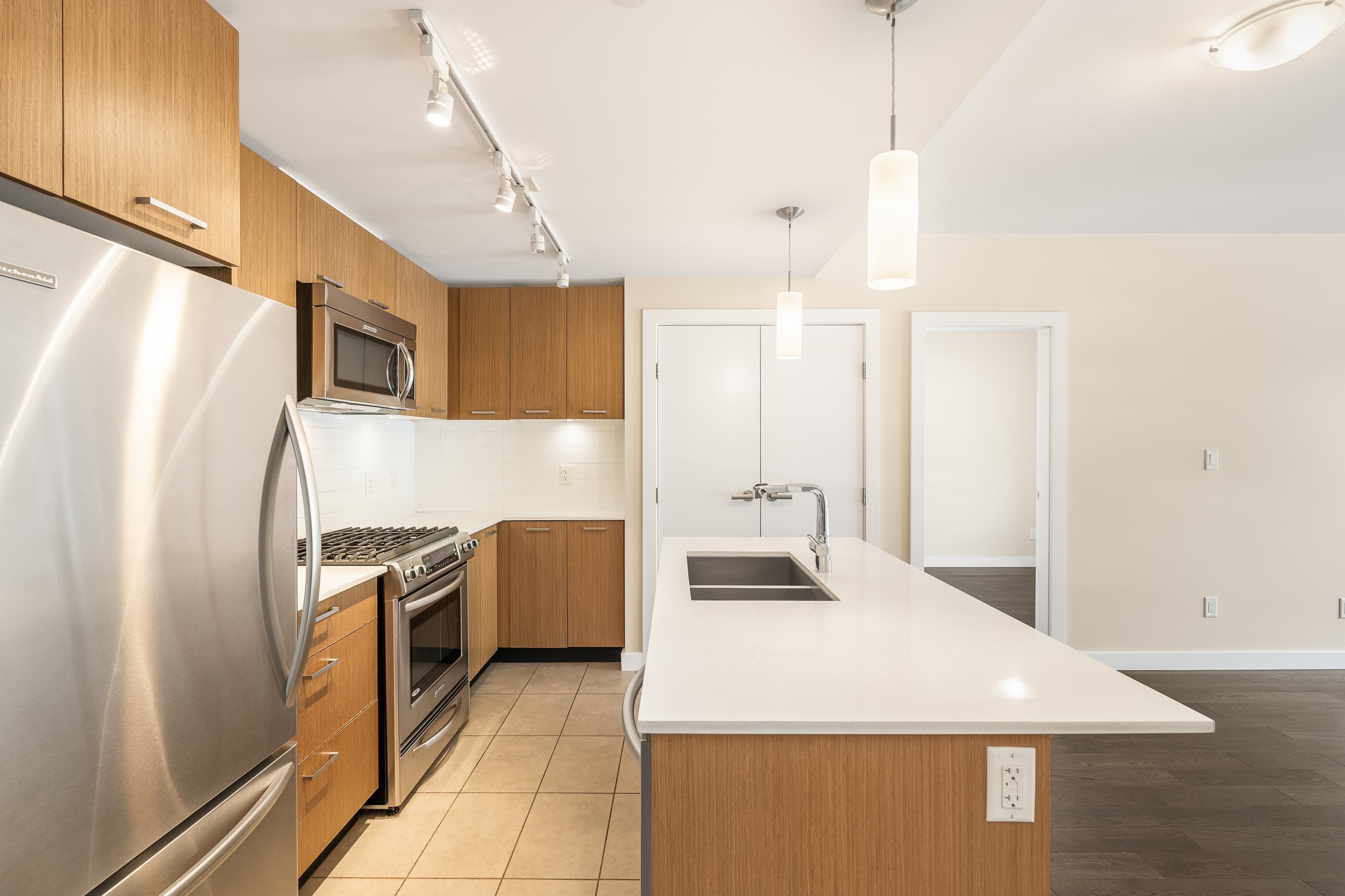 Listing image of 304 1177 MARINE DRIVE