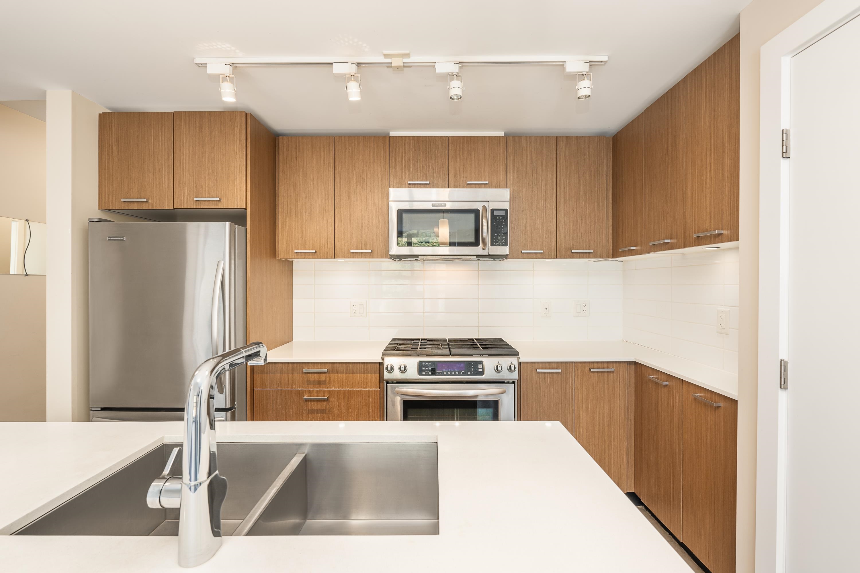 Listing image of 304 1177 MARINE DRIVE