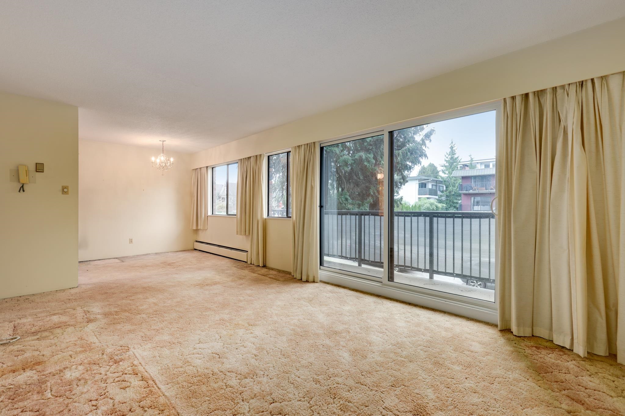 Listing image of 106 160 E 19TH STREET