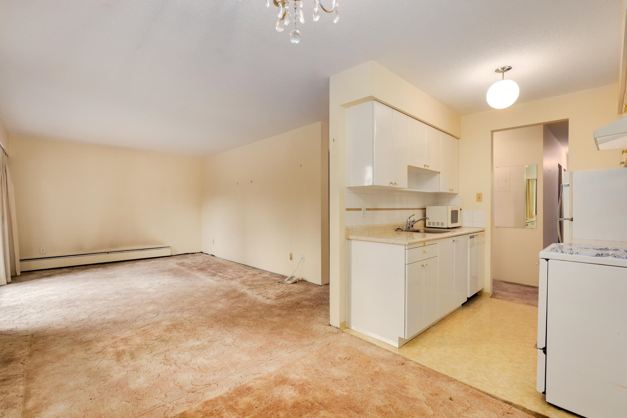Listing image of 106 160 E 19TH STREET