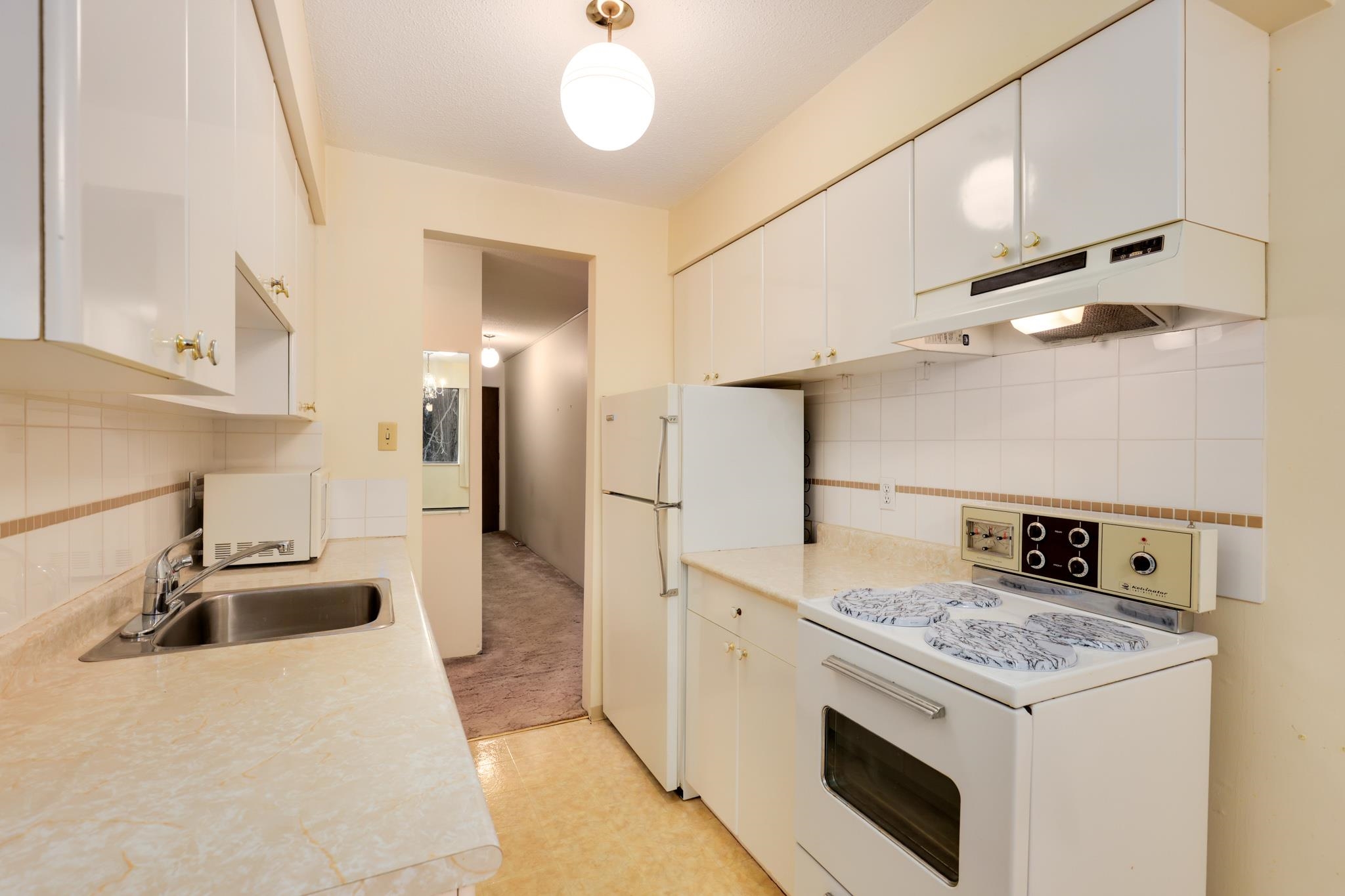 Listing image of 106 160 E 19TH STREET