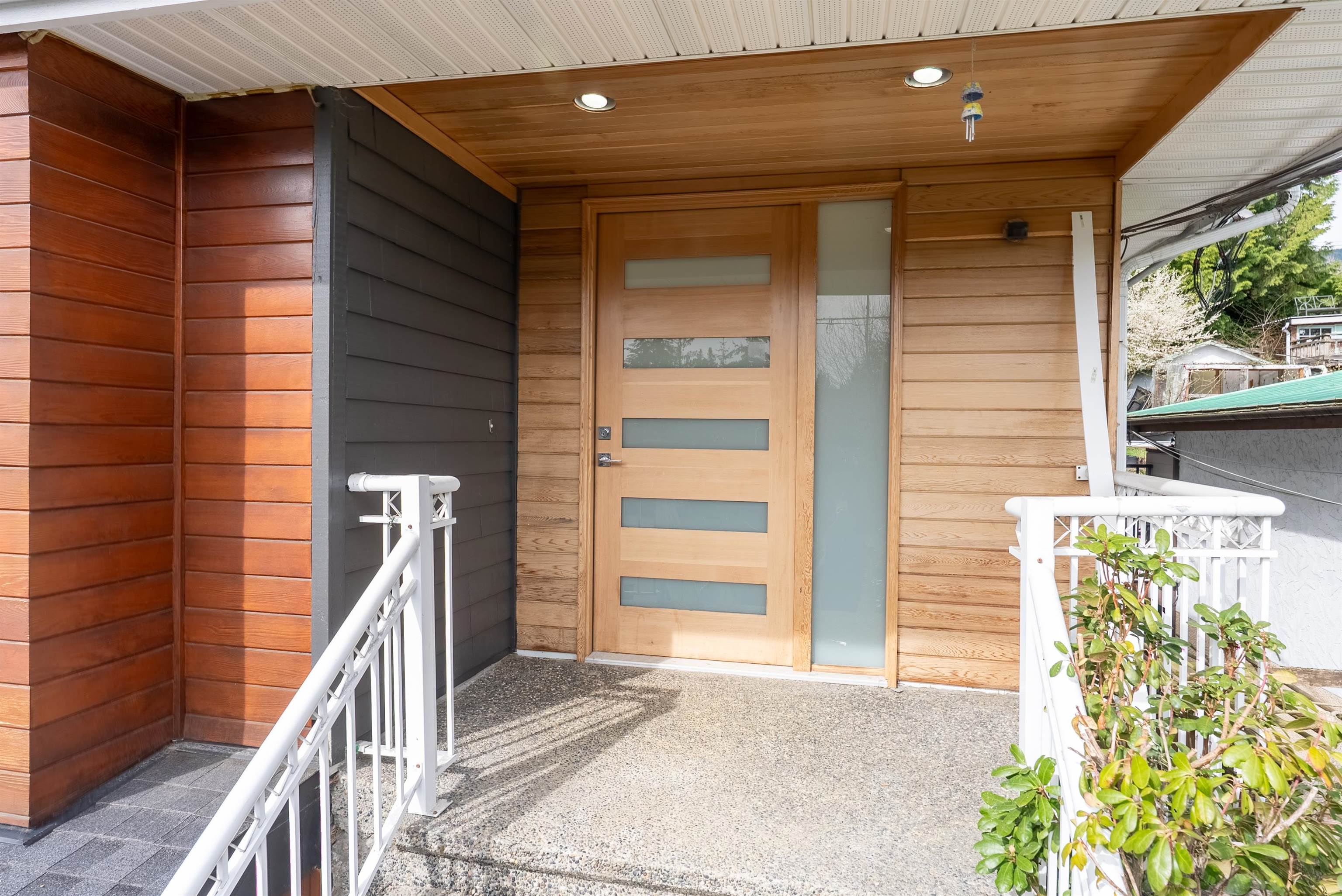 Listing image of 552 W 25TH STREET