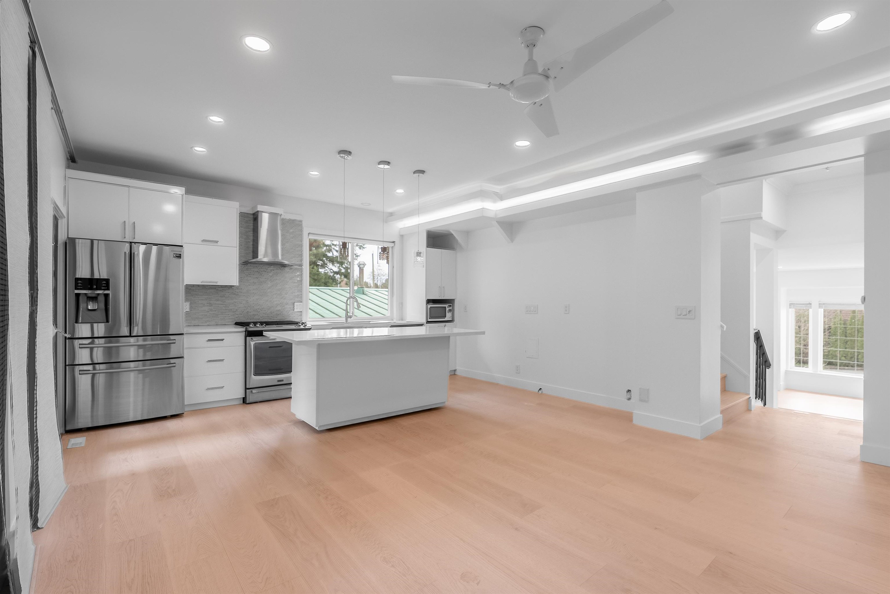 Listing image of 552 W 25TH STREET