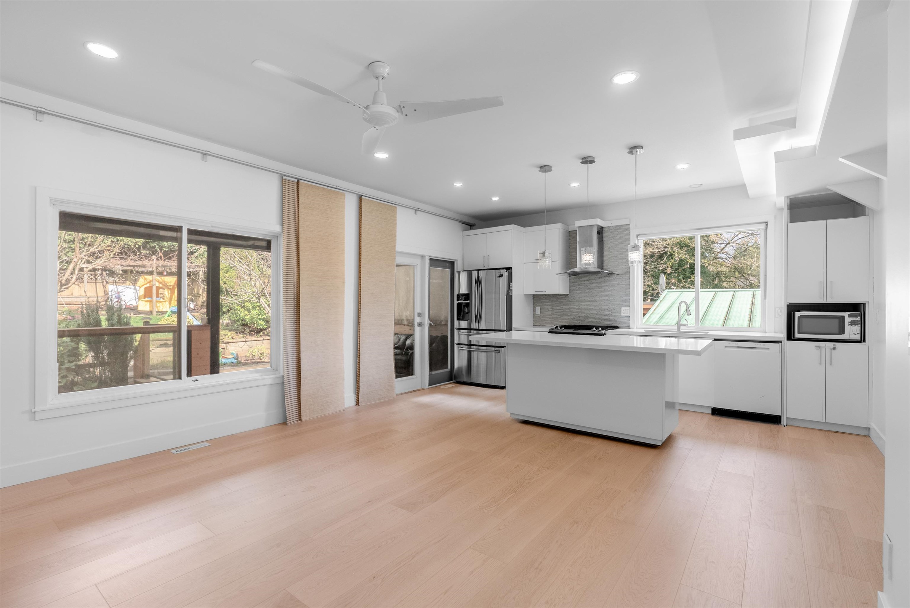 Listing image of 552 W 25TH STREET