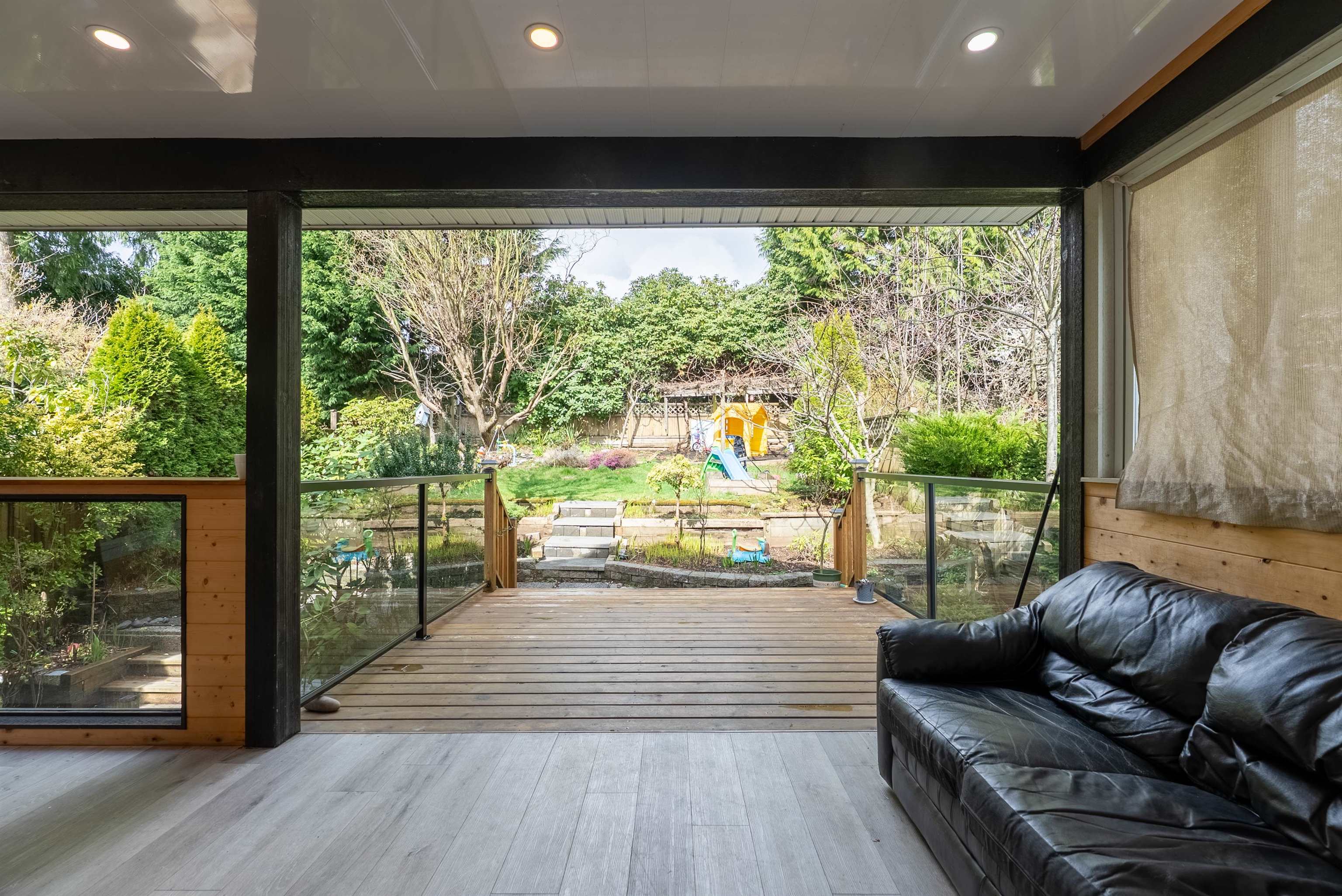 Listing image of 552 W 25TH STREET