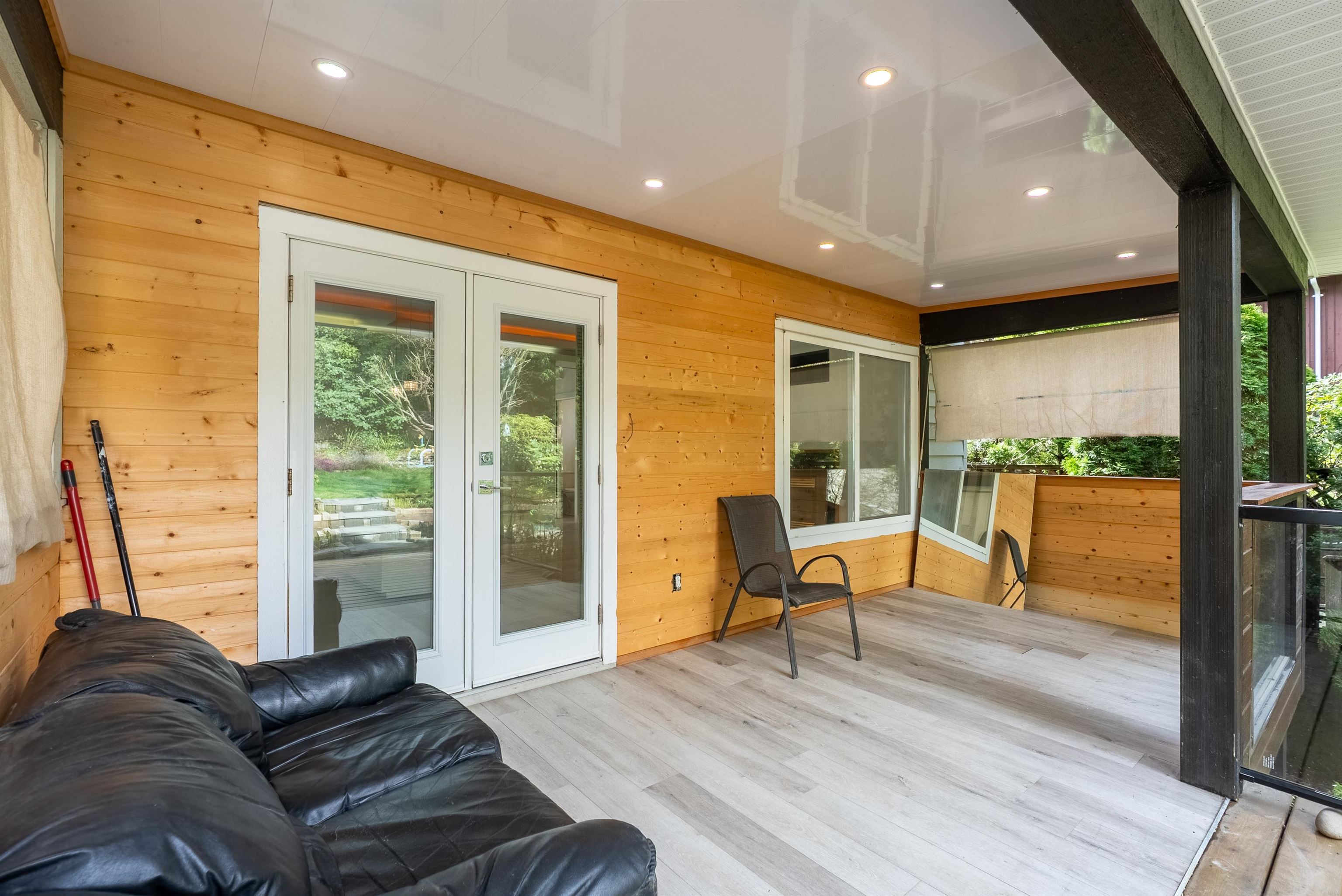 Listing image of 552 W 25TH STREET