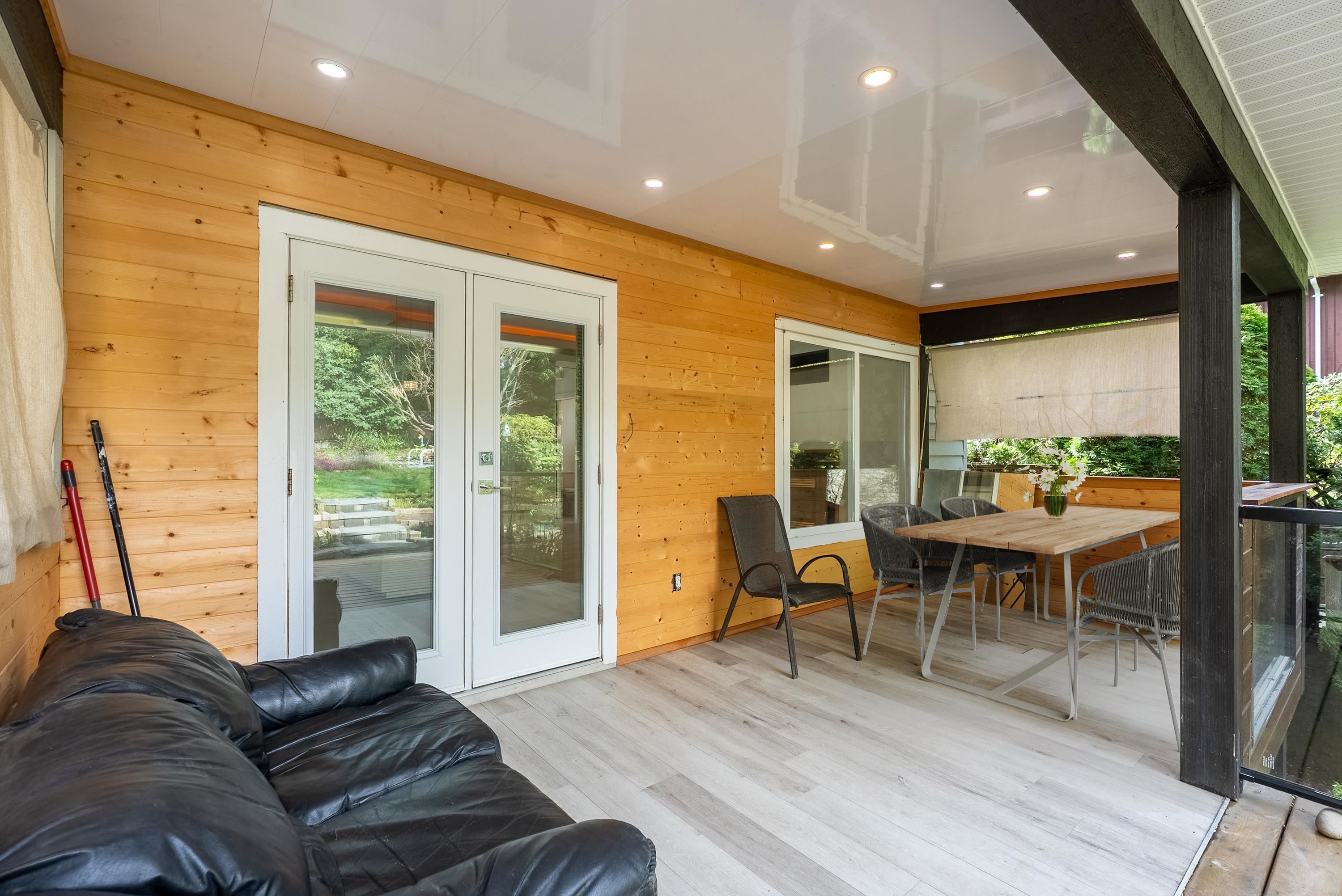Listing image of 552 W 25TH STREET