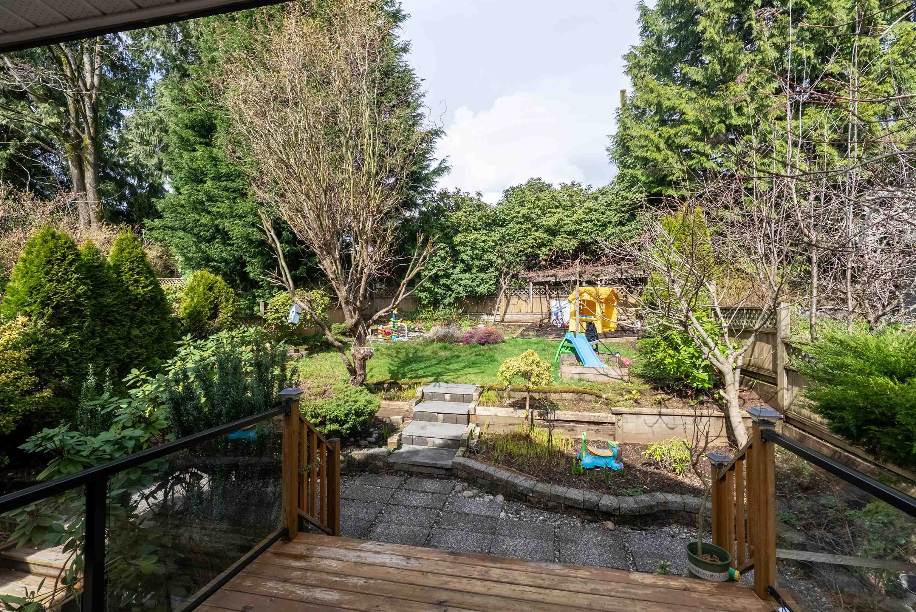 Listing image of 552 W 25TH STREET