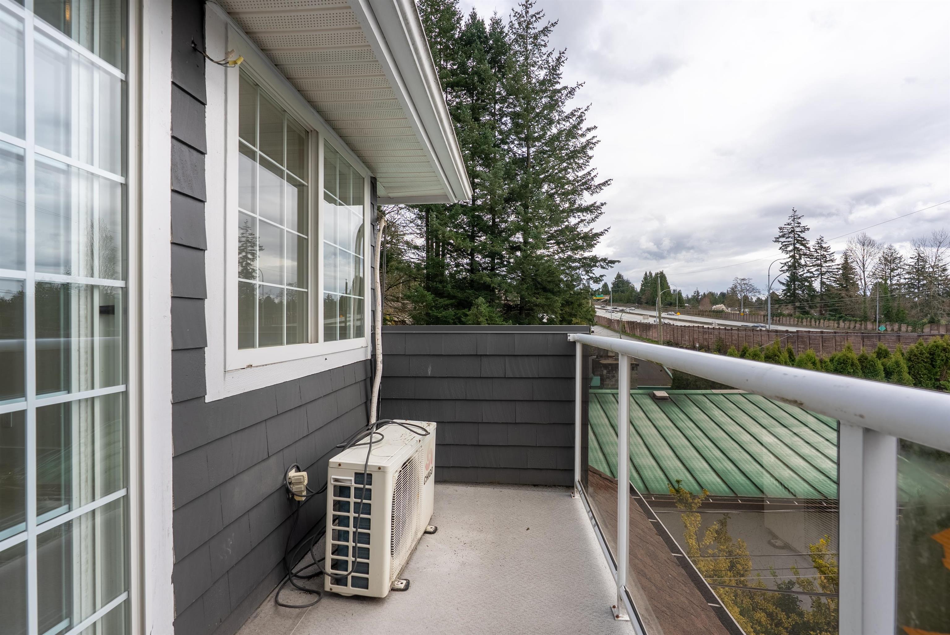 Listing image of 552 W 25TH STREET