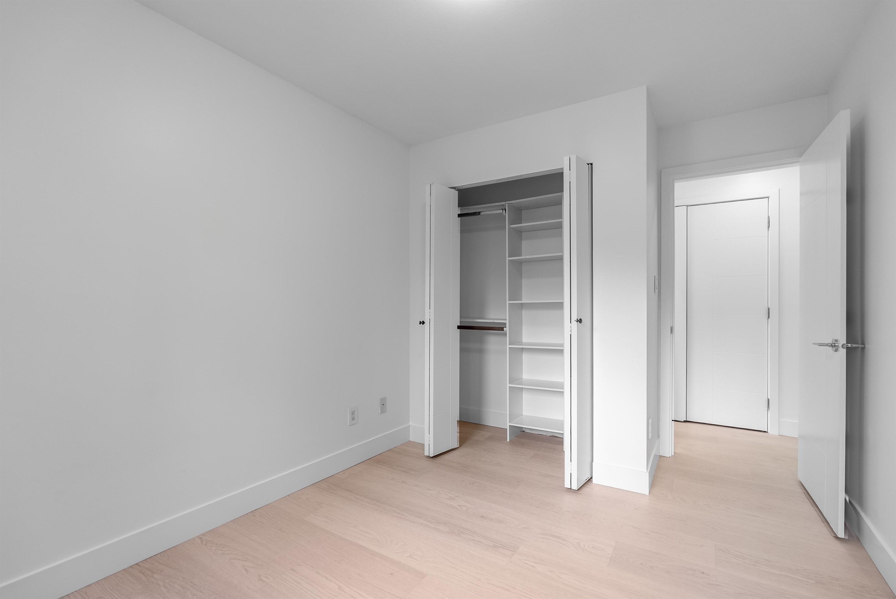 Listing image of 552 W 25TH STREET