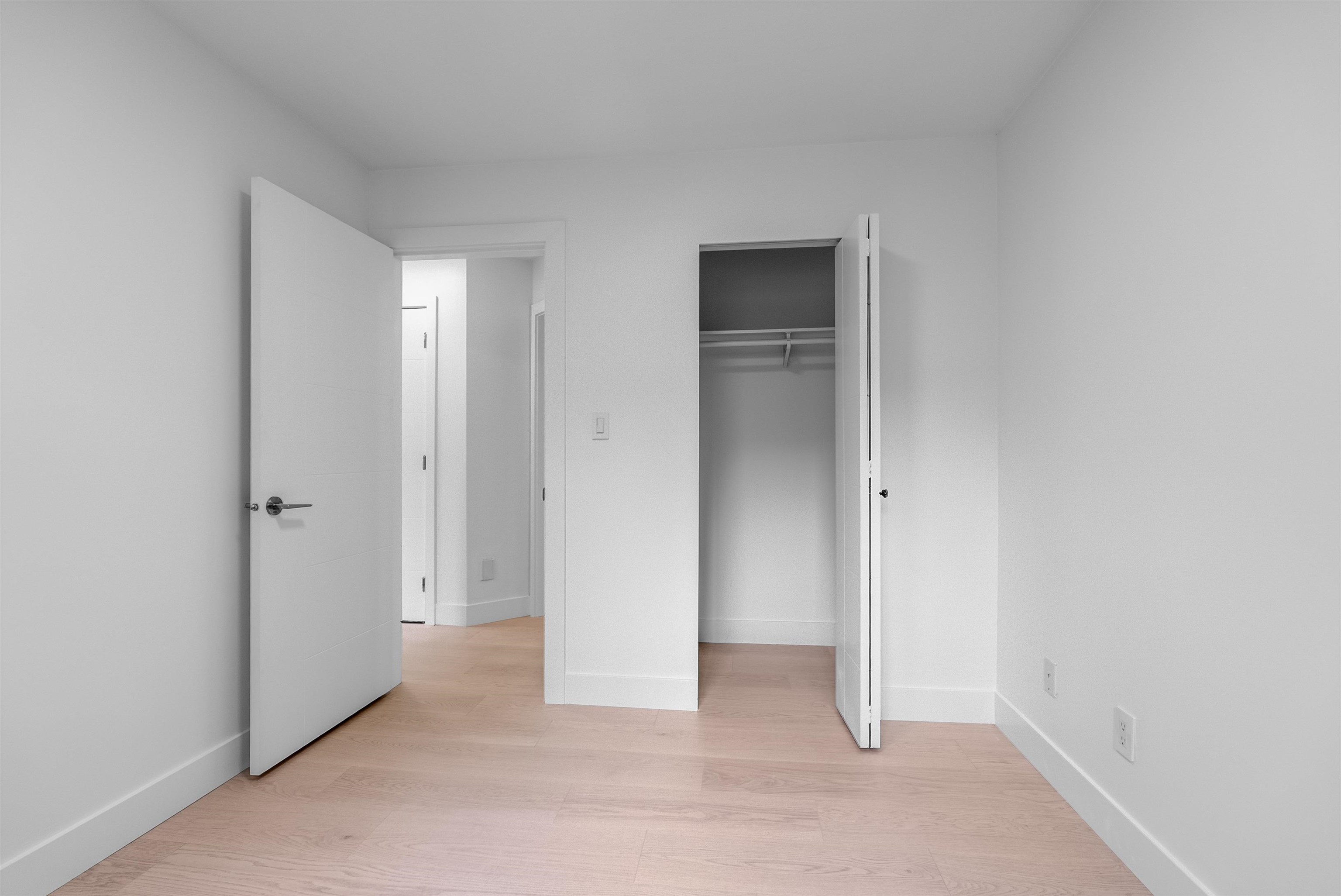Listing image of 552 W 25TH STREET