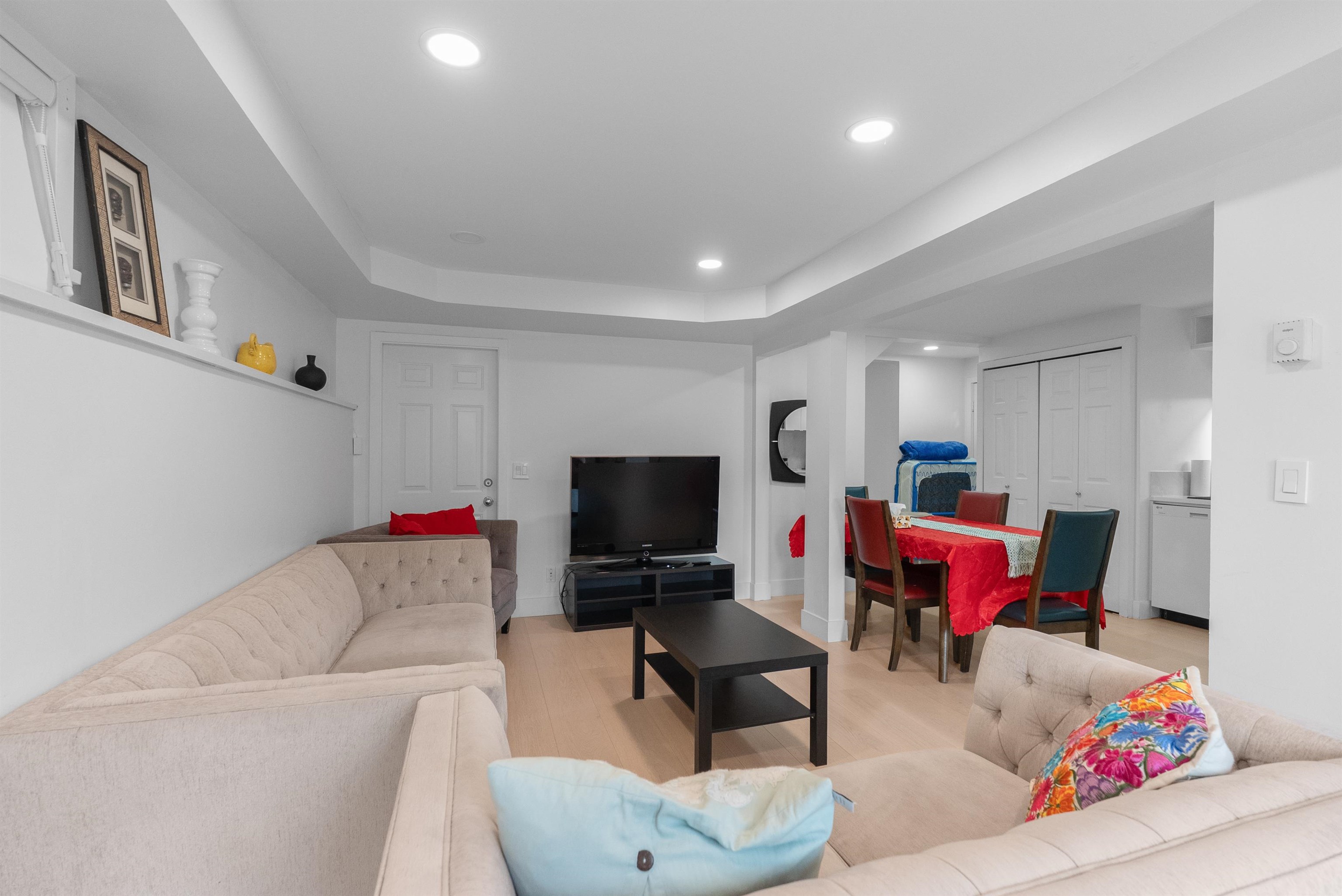 Listing image of 552 W 25TH STREET