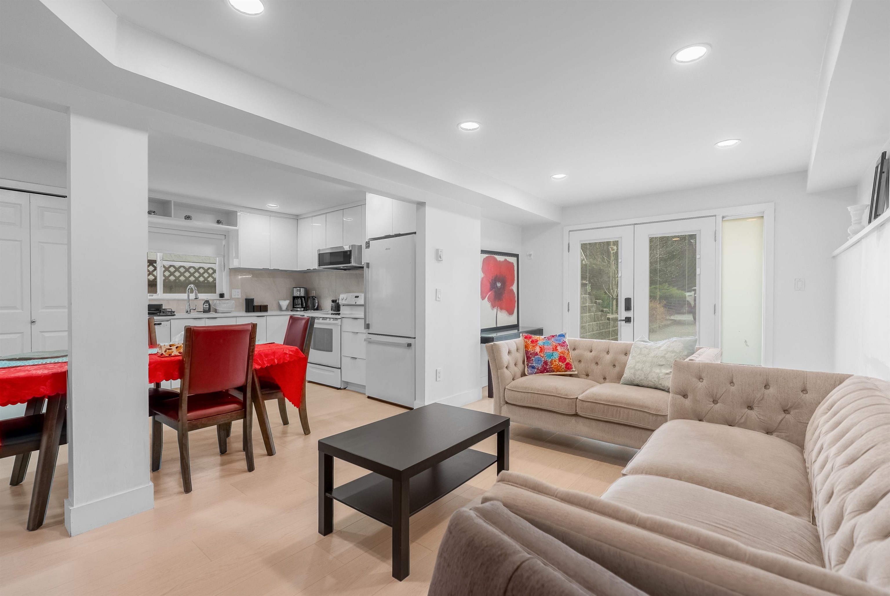Listing image of 552 W 25TH STREET