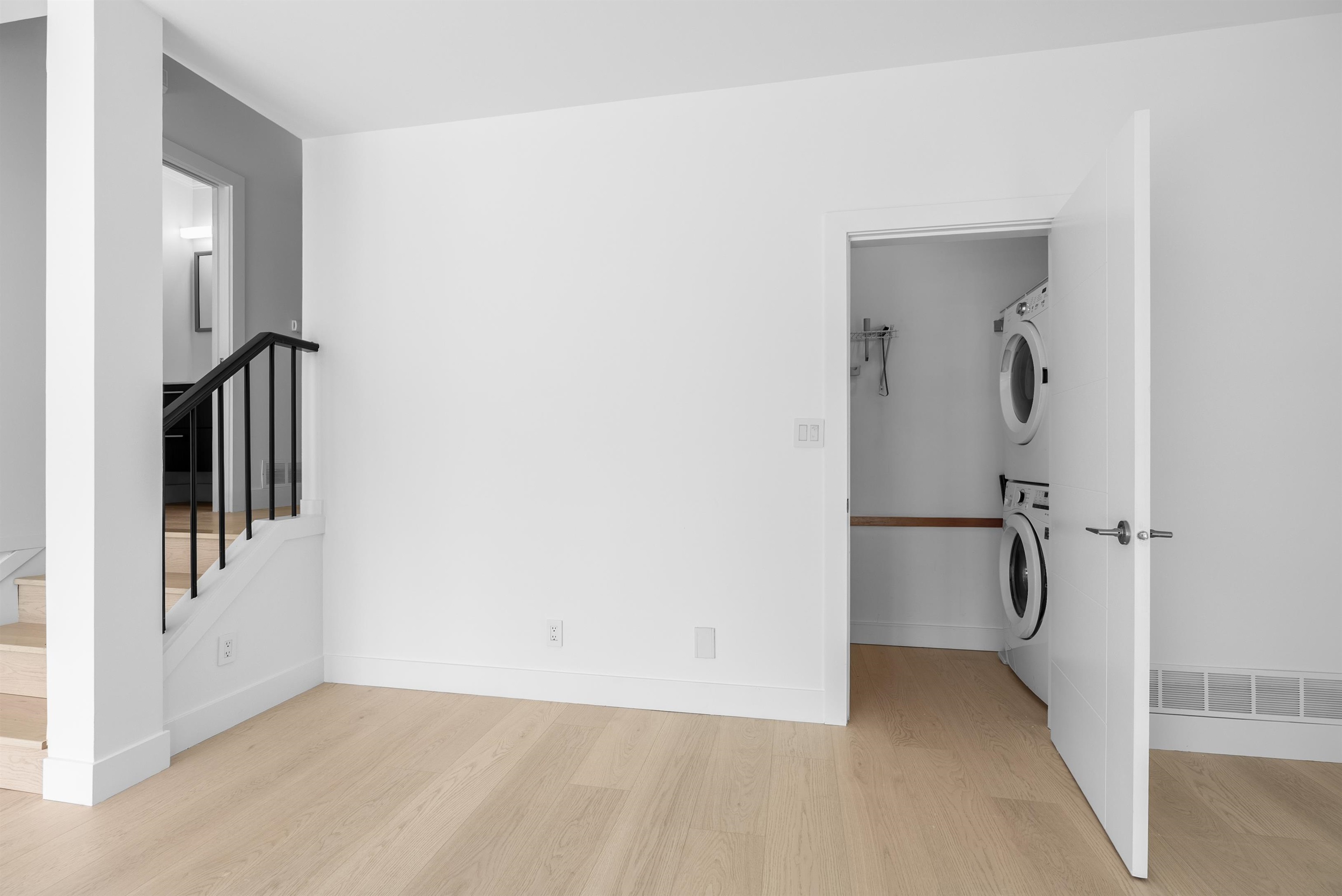 Listing image of 552 W 25TH STREET