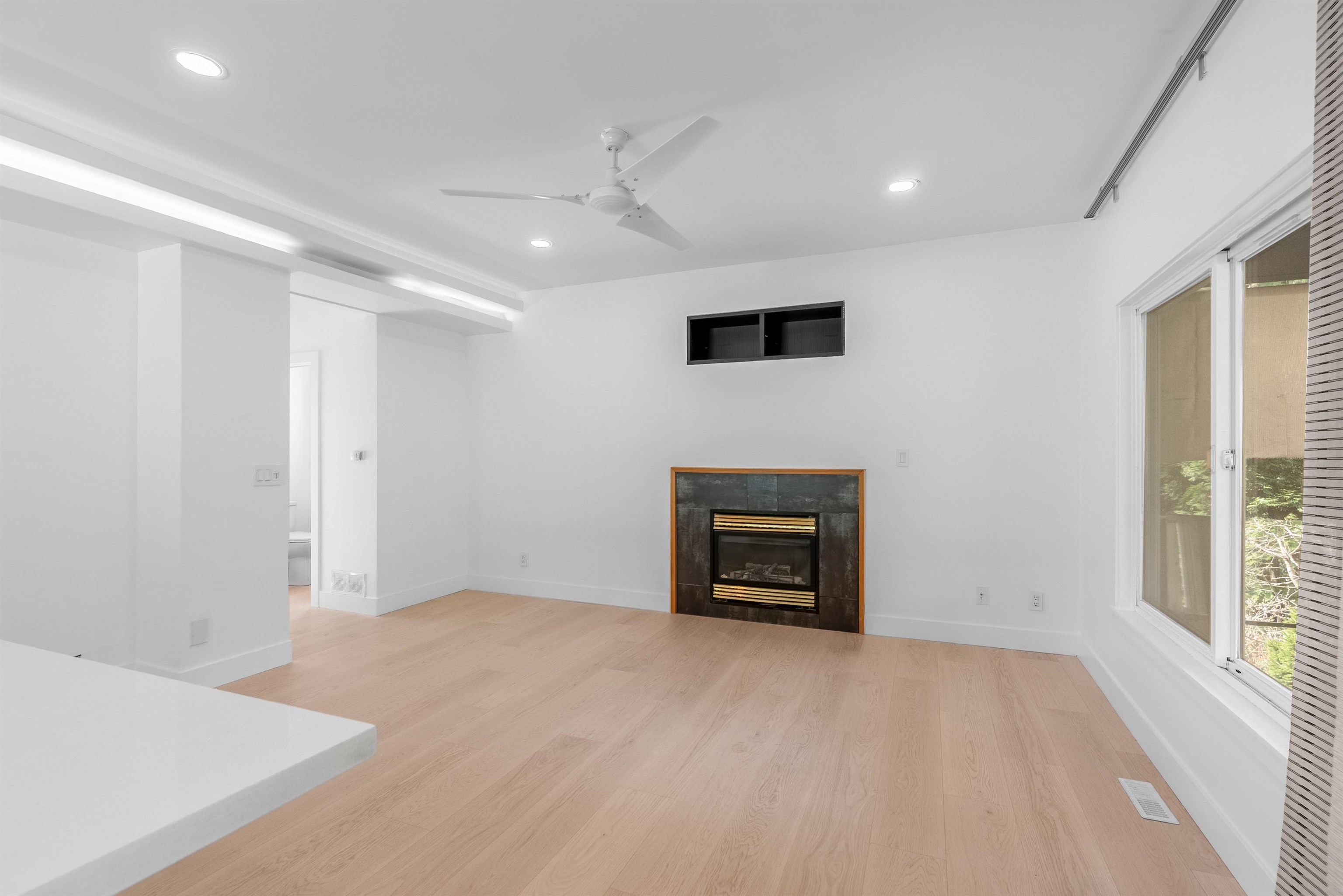 Listing image of 552 W 25TH STREET