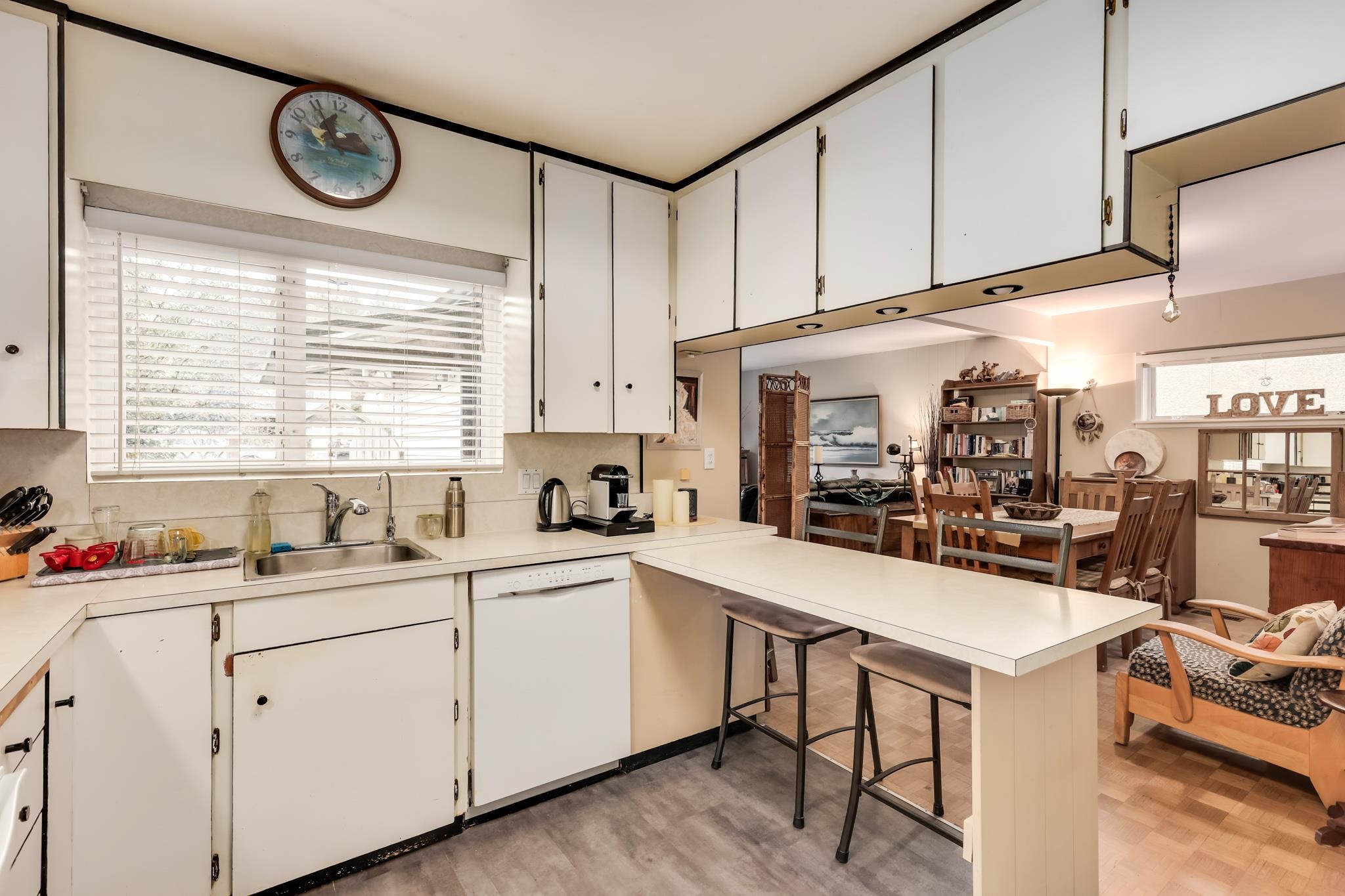 Listing image of 2049 MAHON AVENUE