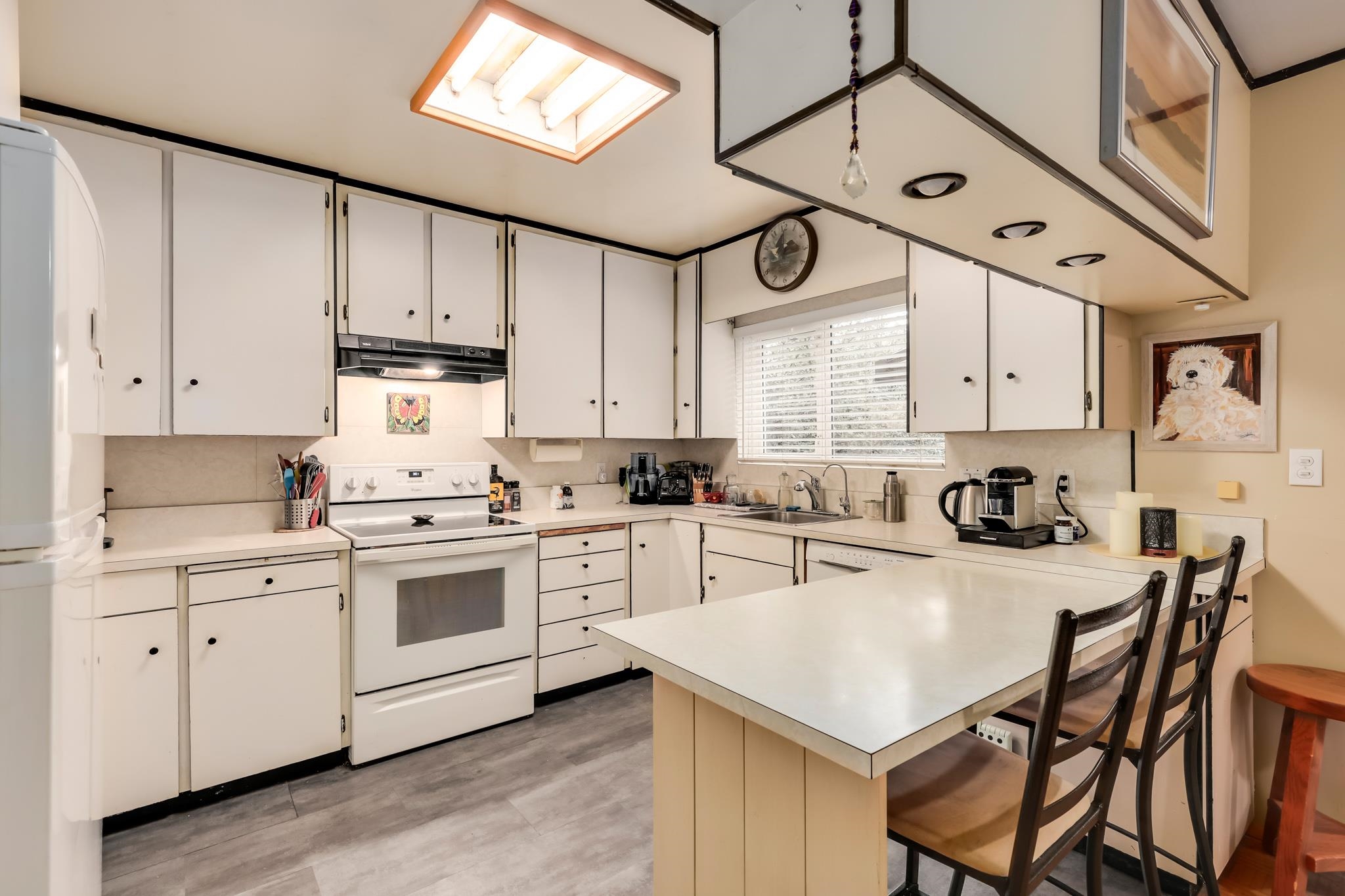 Listing image of 2049 MAHON AVENUE