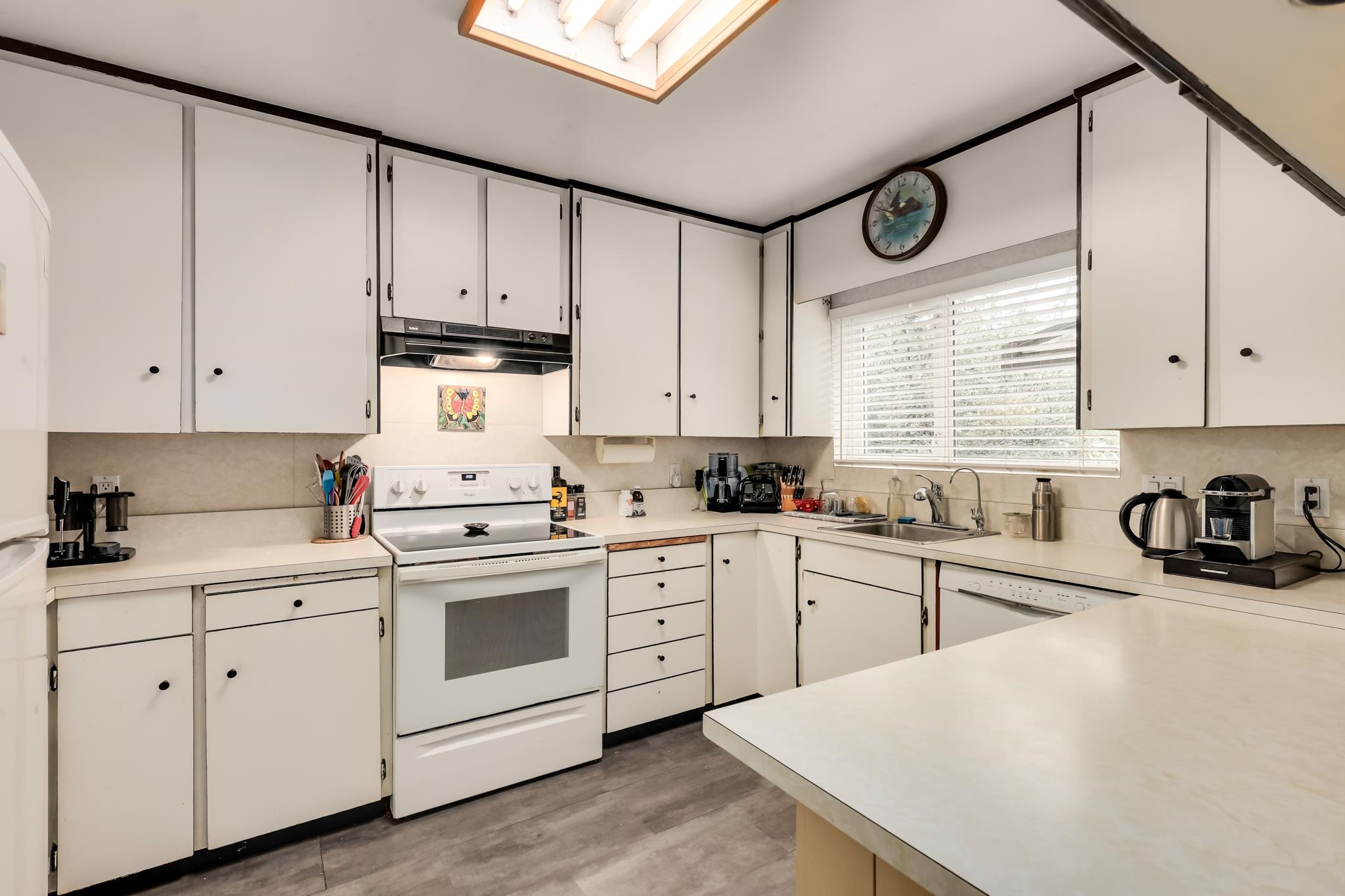 Listing image of 2049 MAHON AVENUE