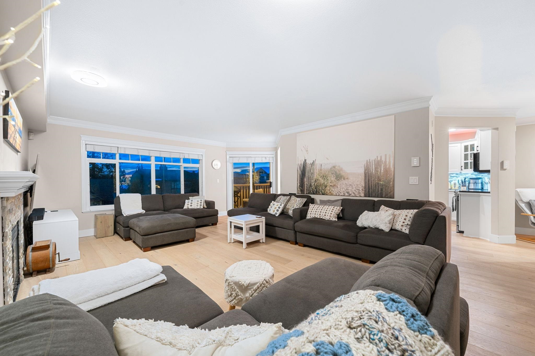 Listing image of 206 288 E 6TH STREET