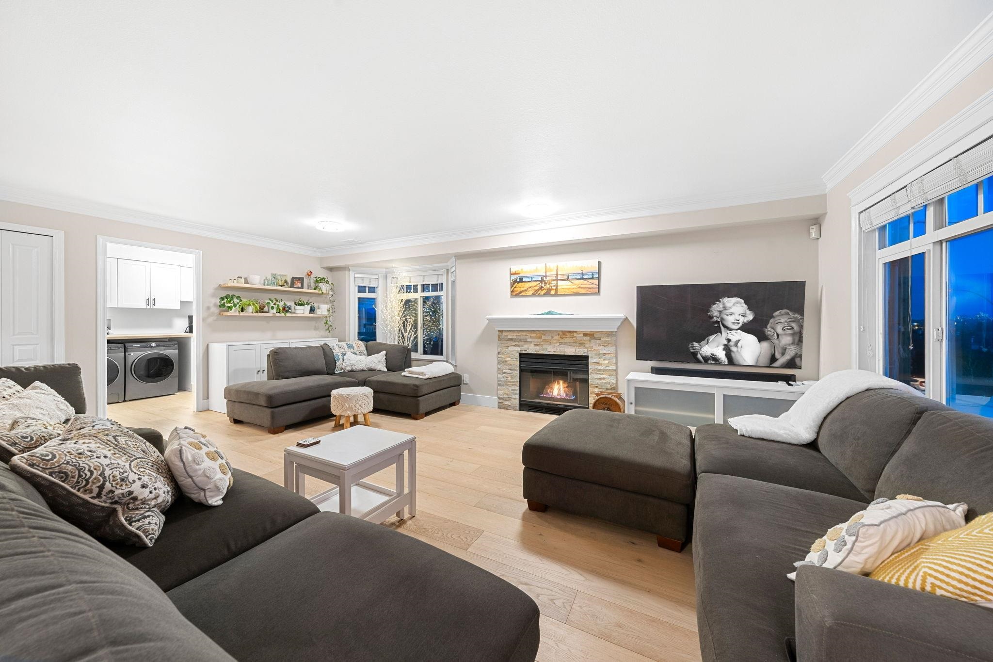 Listing image of 206 288 E 6TH STREET