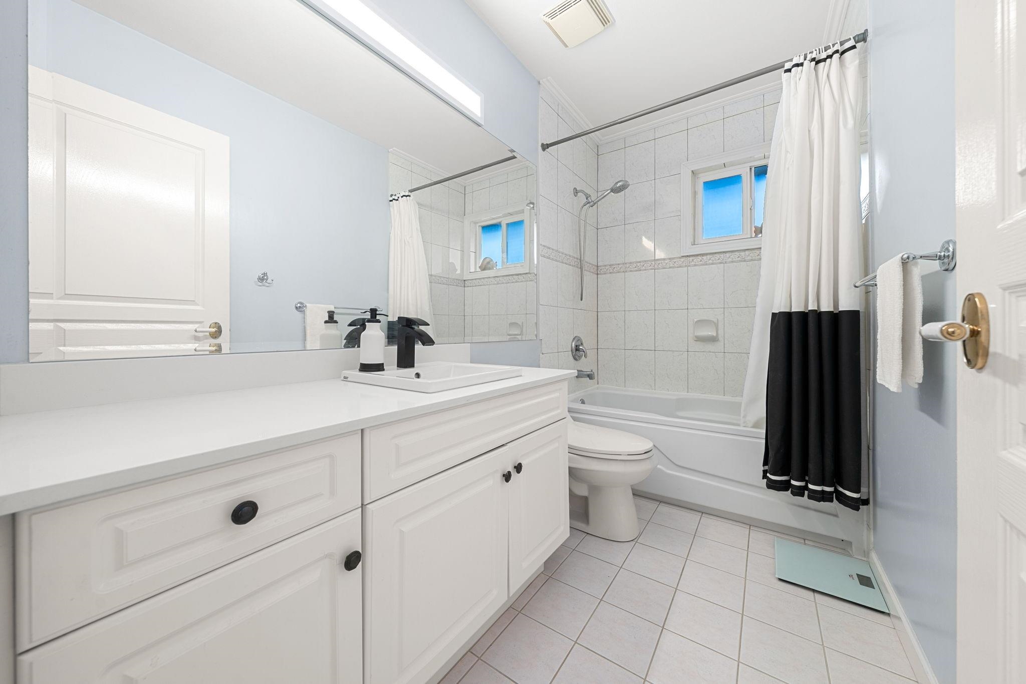 Listing image of 206 288 E 6TH STREET