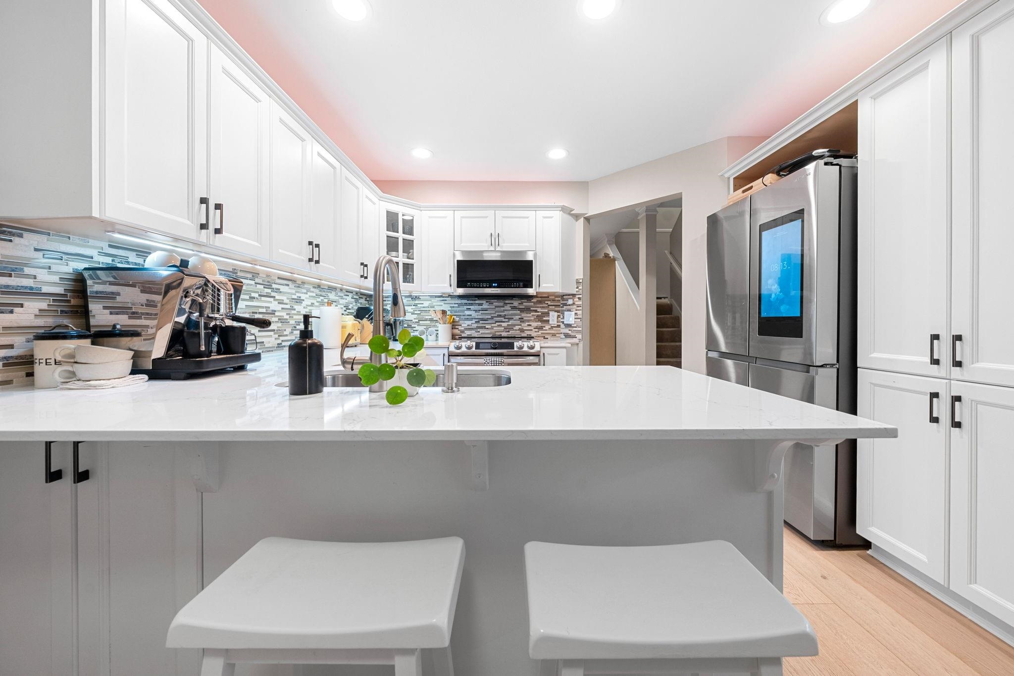 Listing image of 206 288 E 6TH STREET