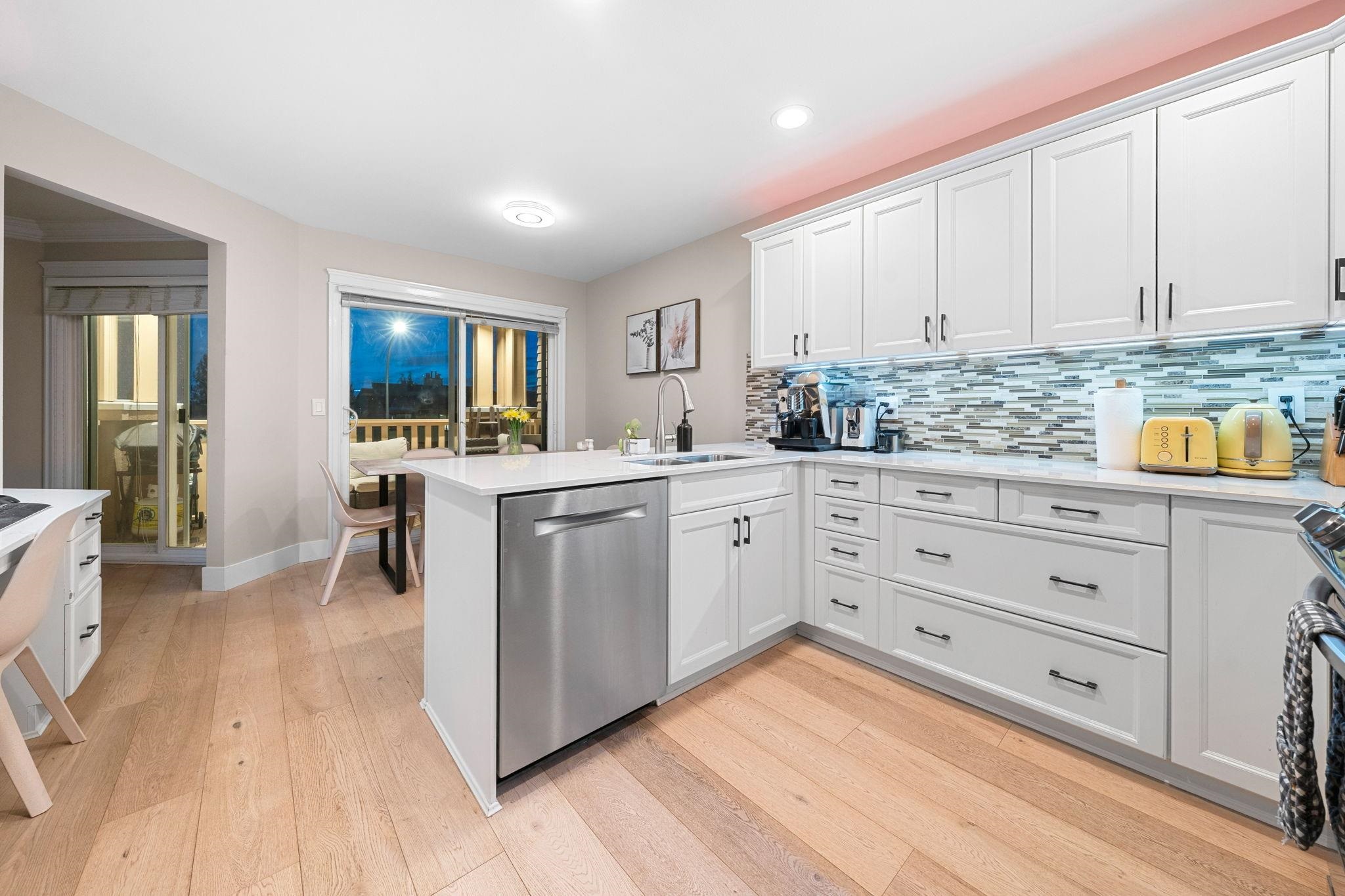 Listing image of 206 288 E 6TH STREET