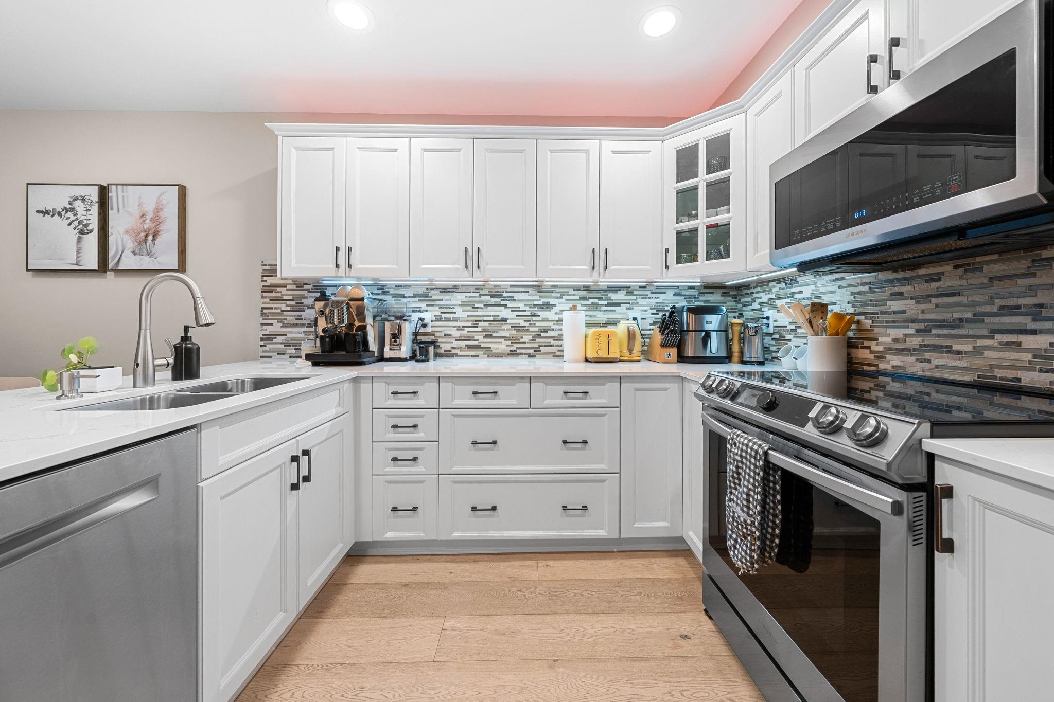 Listing image of 206 288 E 6TH STREET