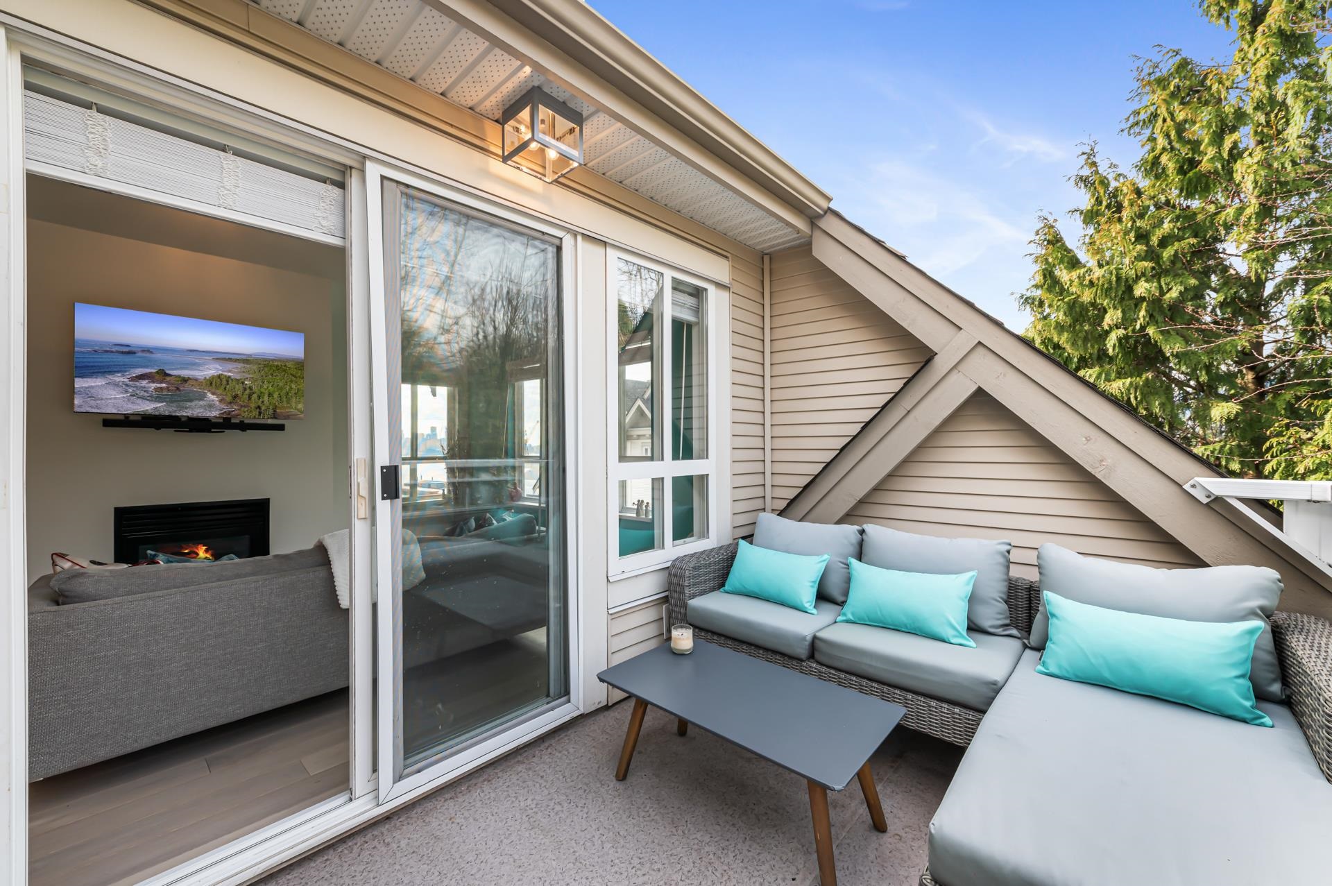 Listing image of 411 365 E 1ST STREET