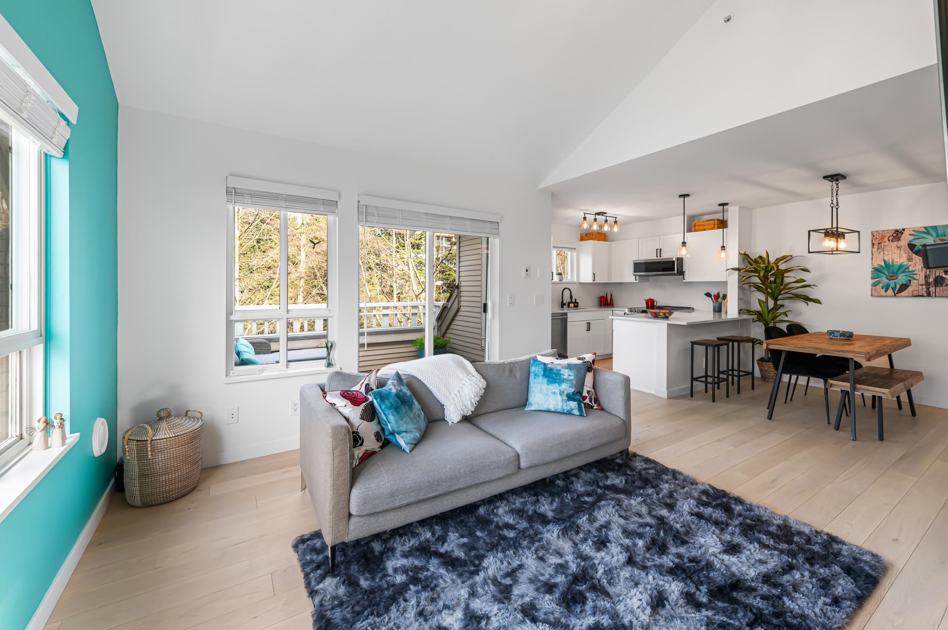 Listing image of 411 365 E 1ST STREET