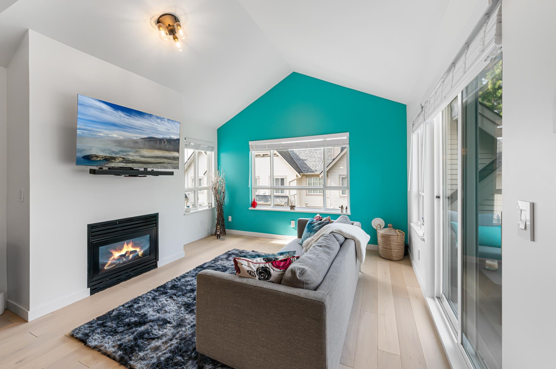 Listing image of 411 365 E 1ST STREET