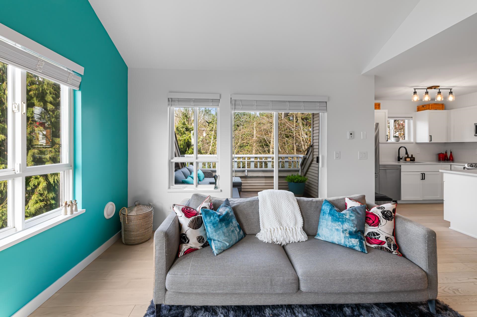 Listing image of 411 365 E 1ST STREET