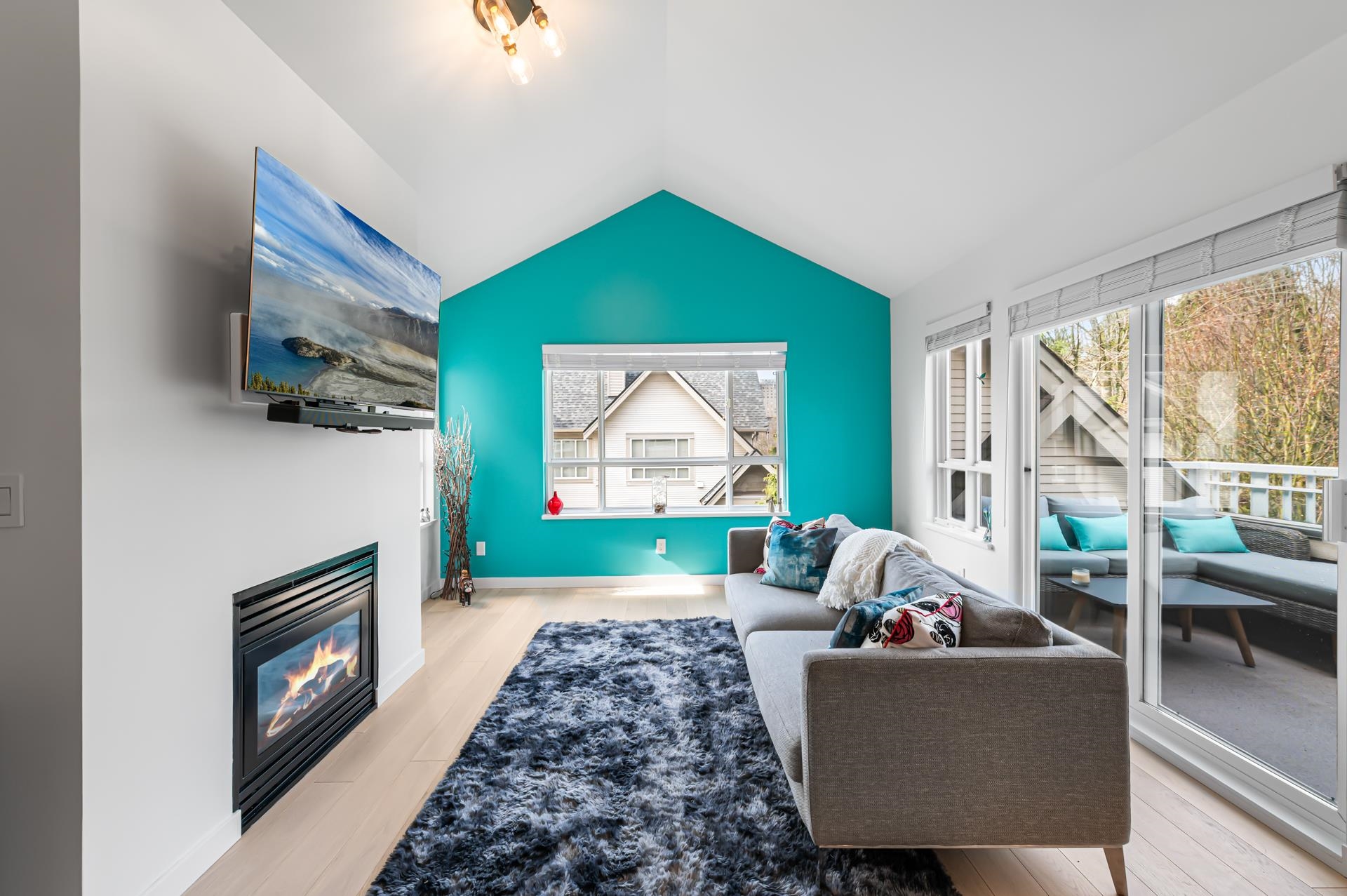 Listing image of 411 365 E 1ST STREET