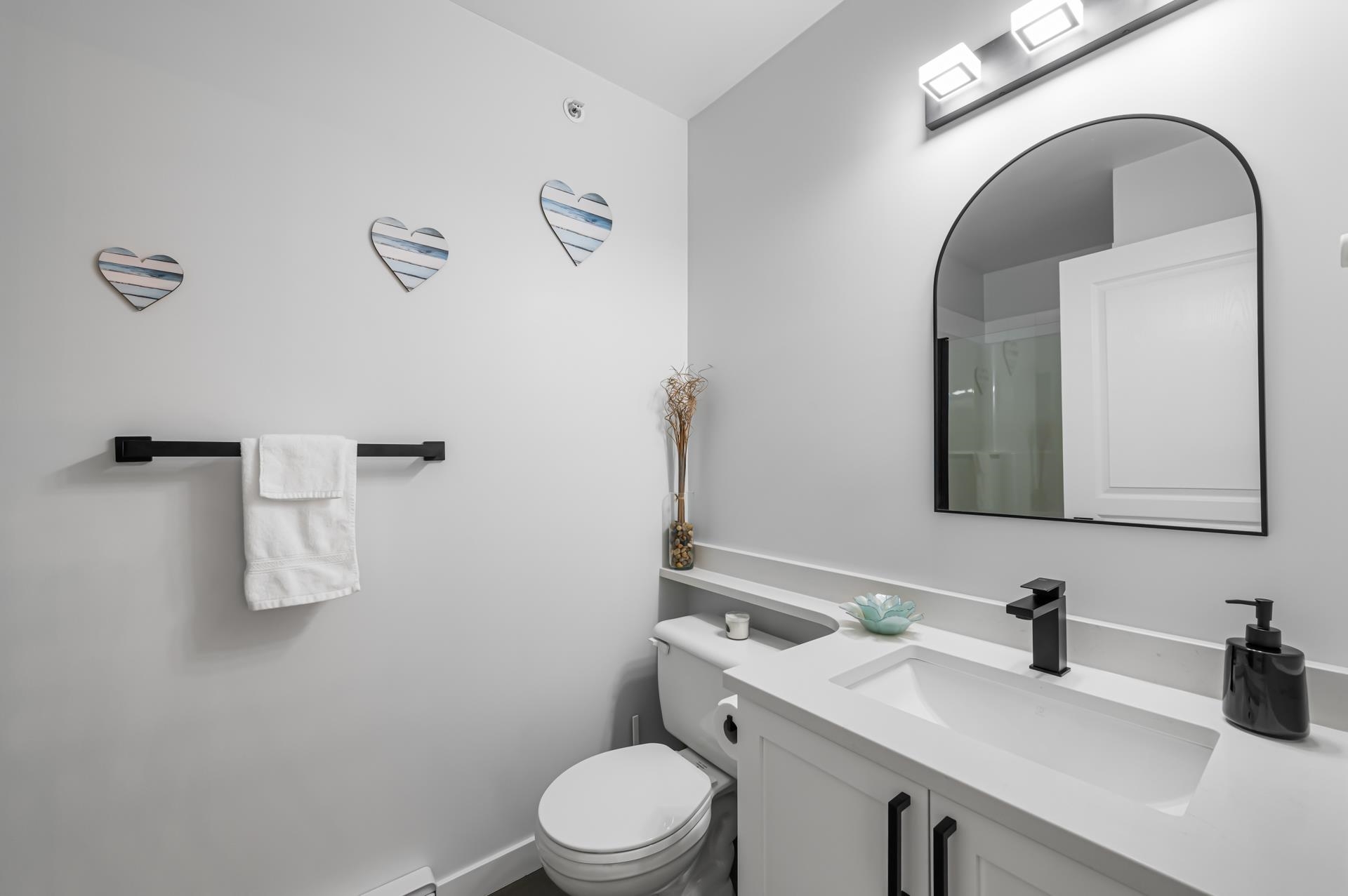 Listing image of 411 365 E 1ST STREET