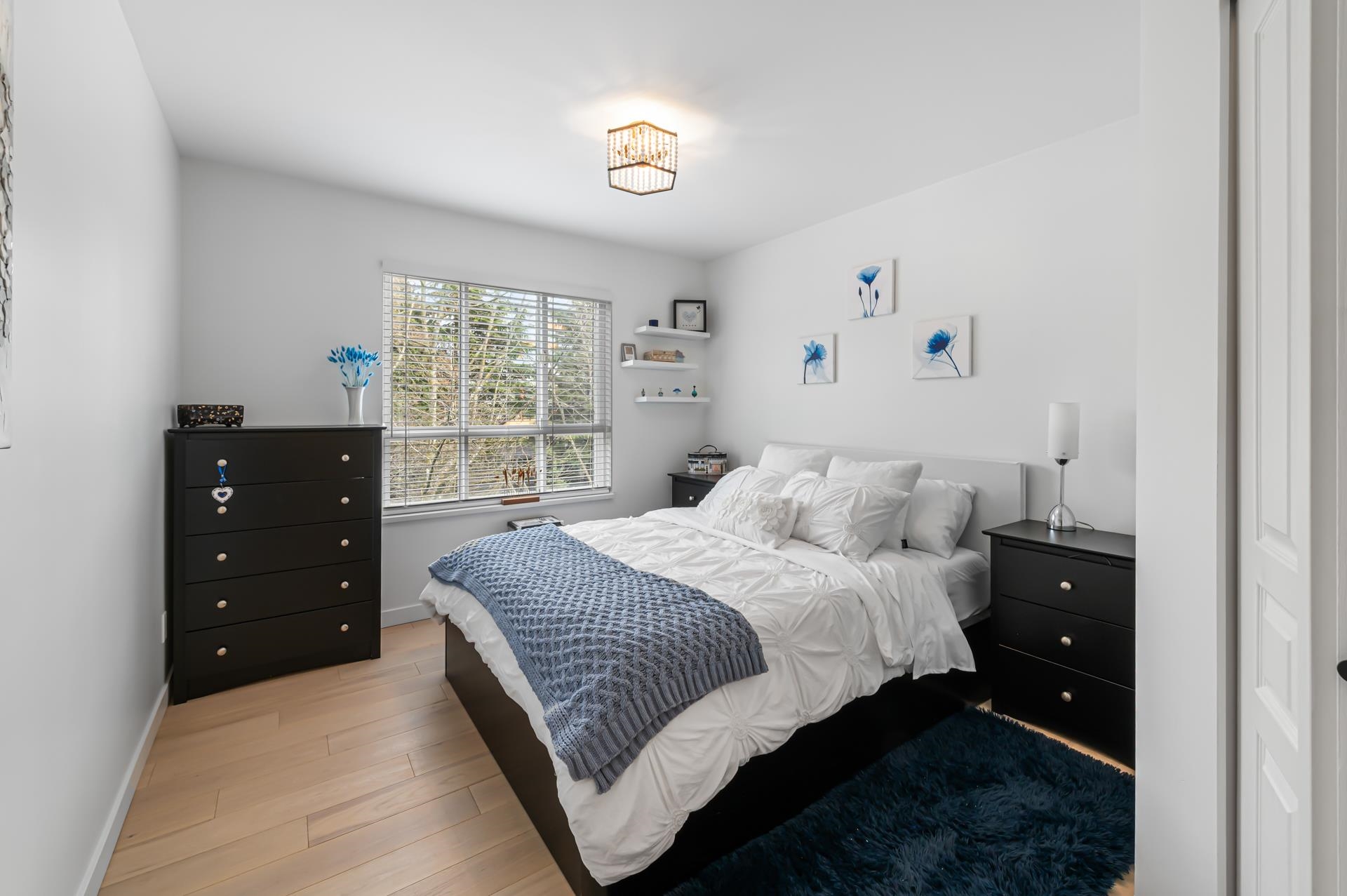 Listing image of 411 365 E 1ST STREET