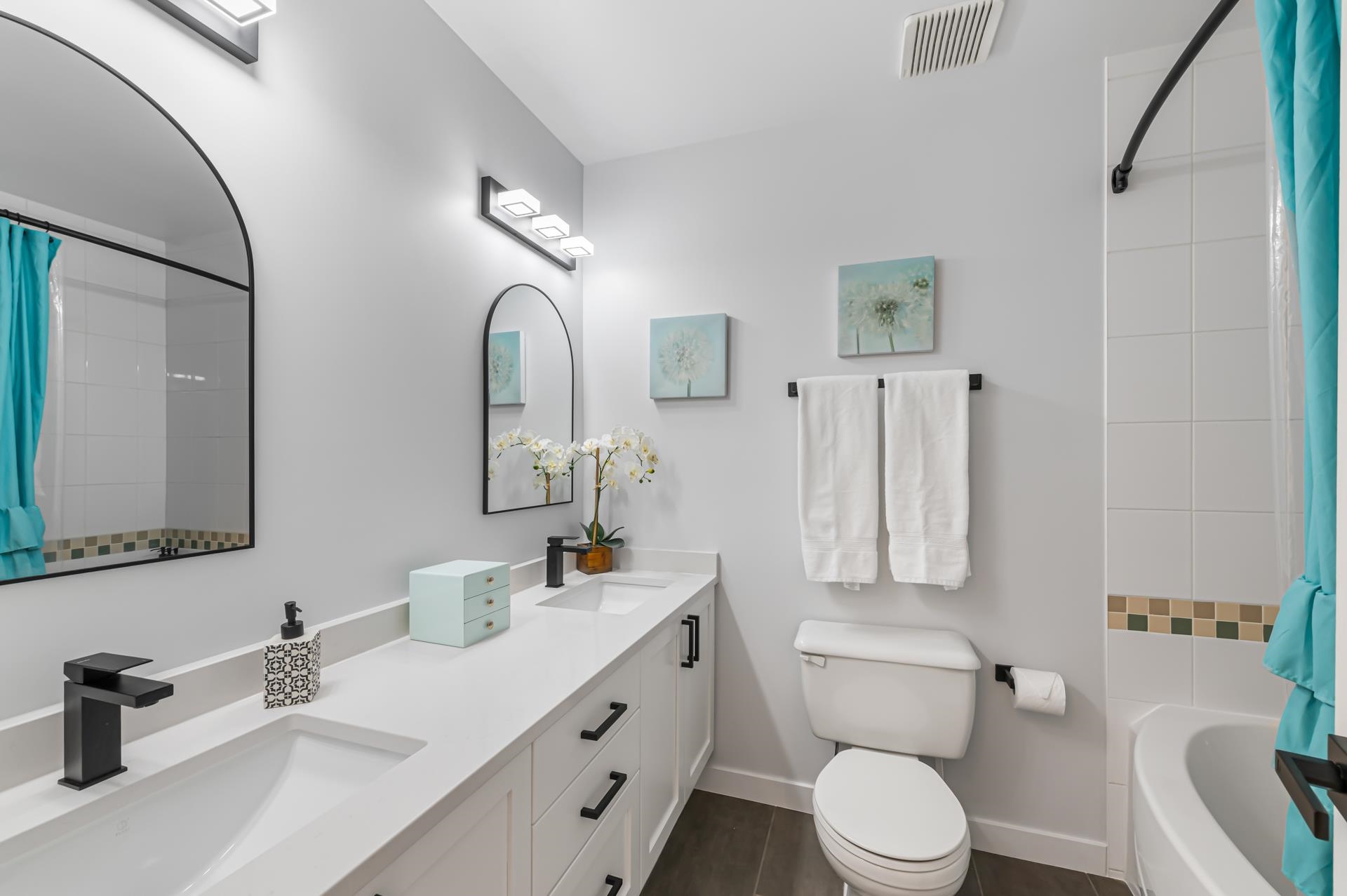 Listing image of 411 365 E 1ST STREET