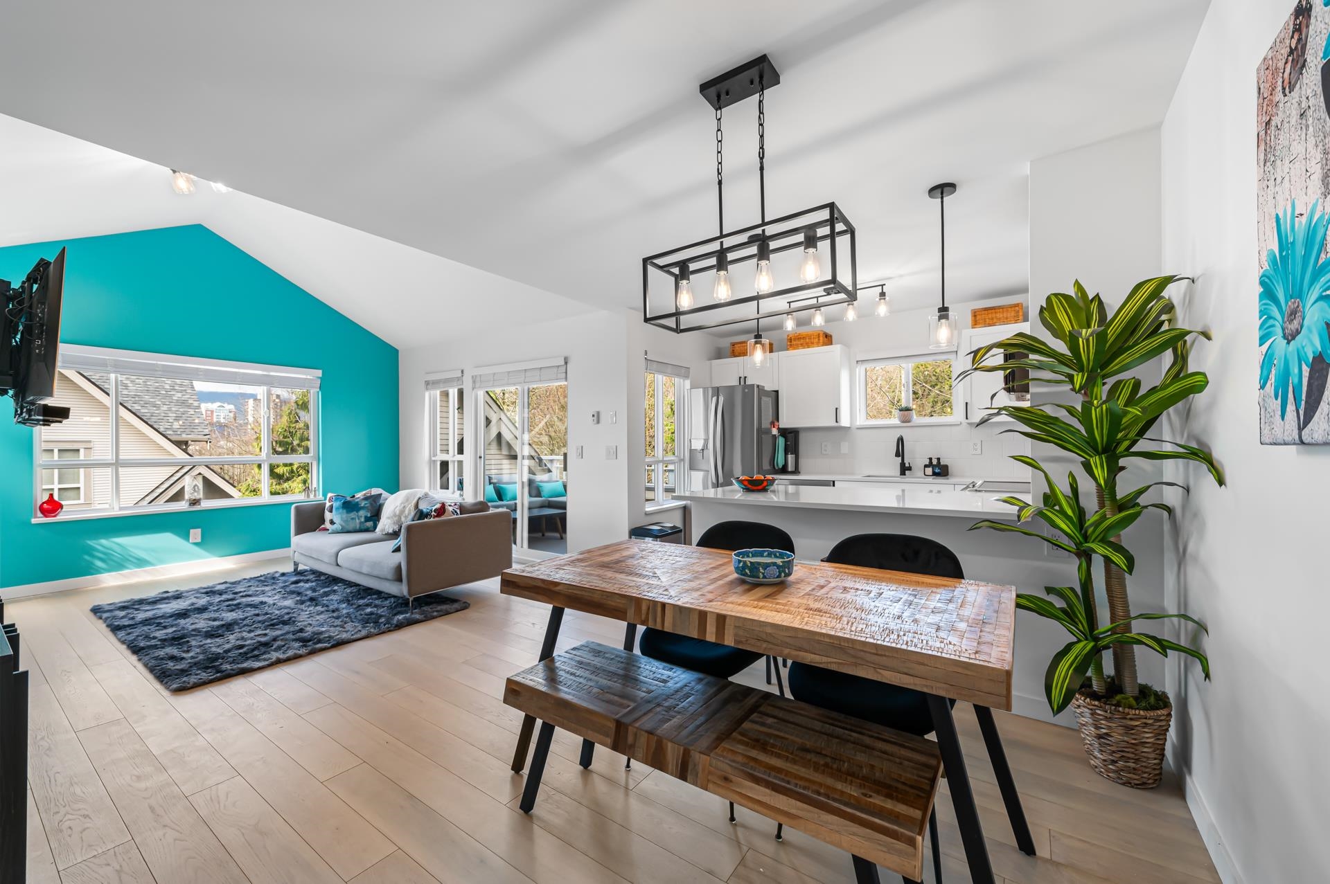 Listing image of 411 365 E 1ST STREET