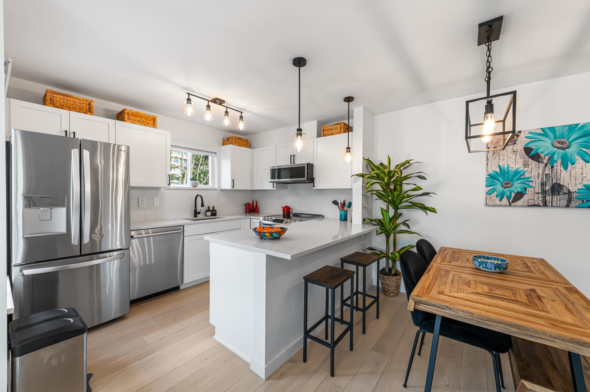 Listing image of 411 365 E 1ST STREET