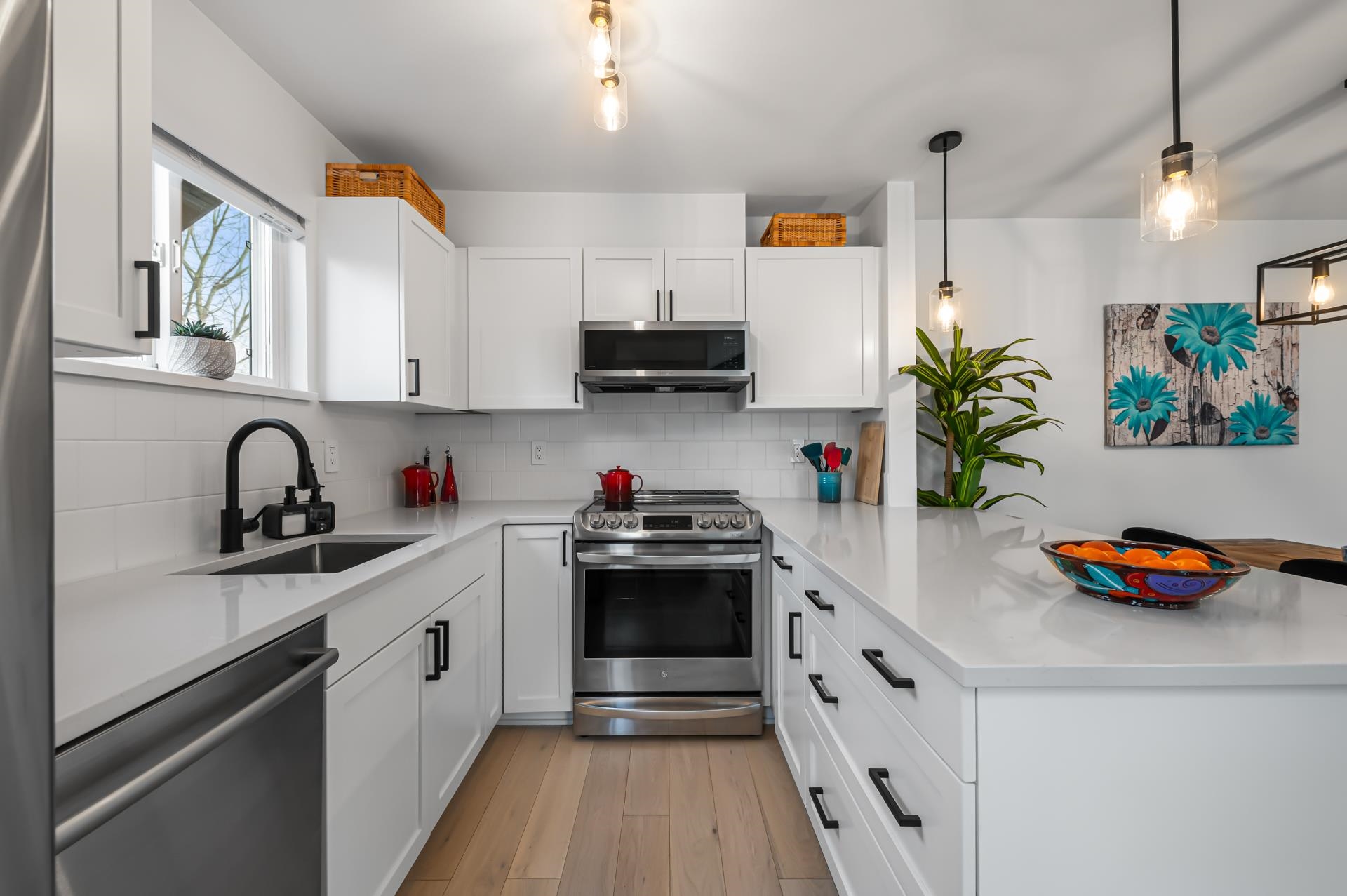 Listing image of 411 365 E 1ST STREET