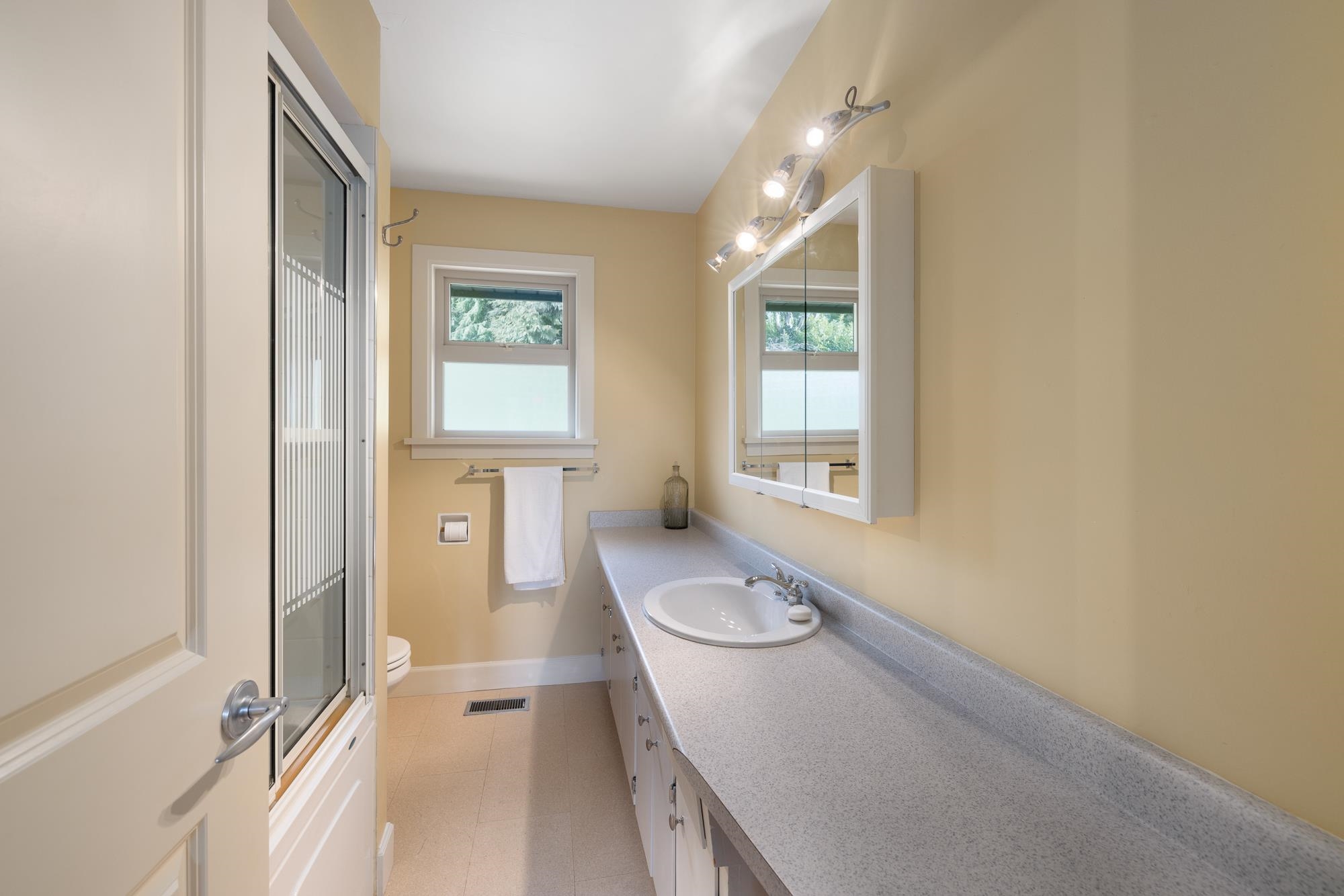 Listing image of 85 GLENGARRY CRESCENT